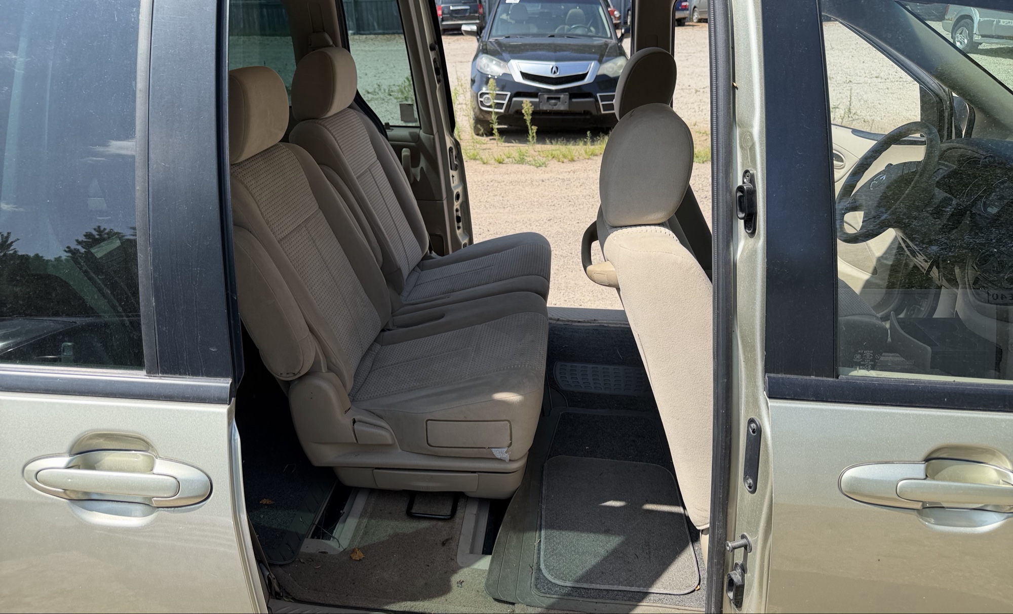 2004 mazda mpv lx with 94040 miles for sale near elk-river, minnesota 106309_28_pass_rear_seat.jpg