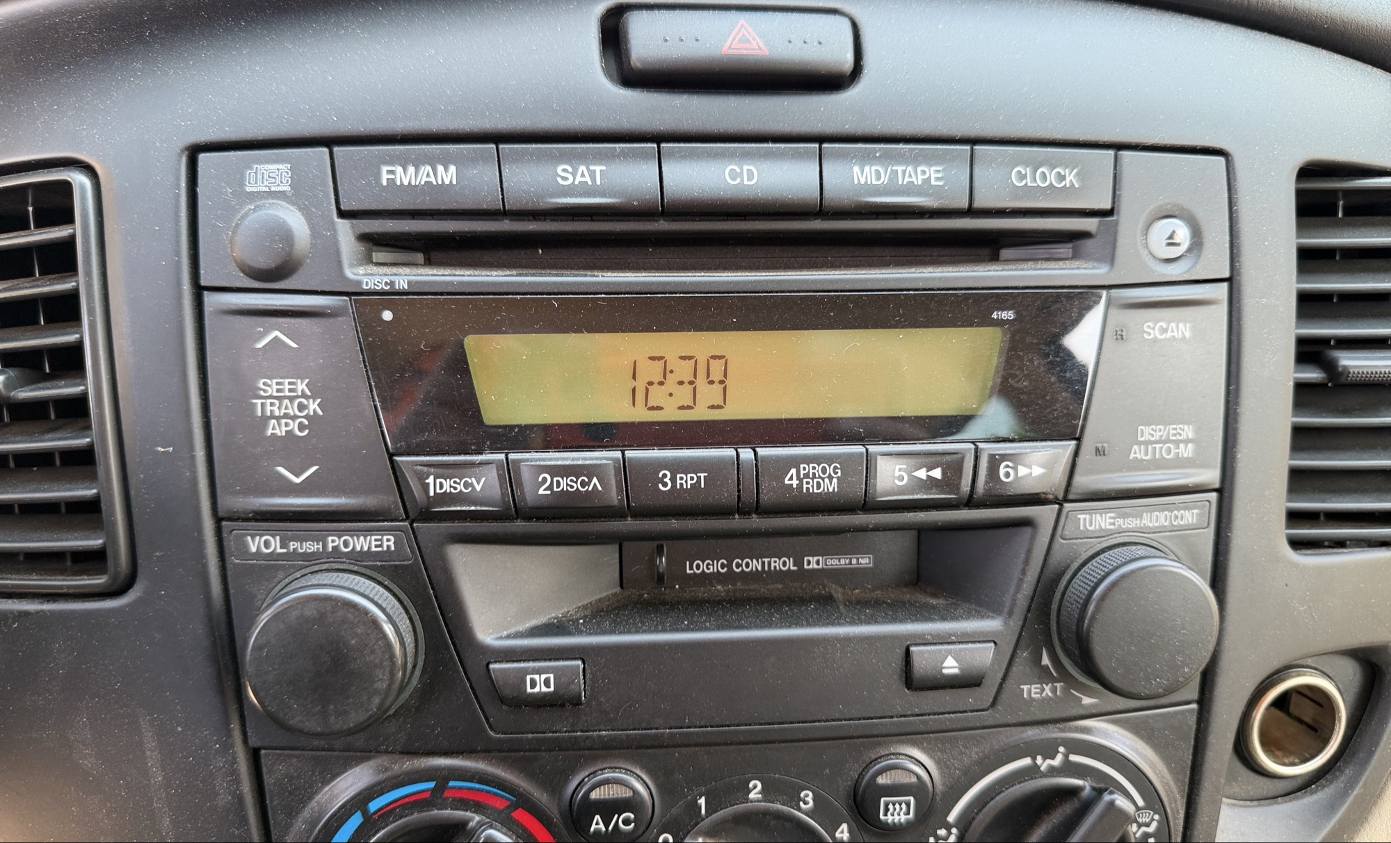 2004 mazda mpv lx with 94040 miles for sale near elk-river, minnesota 106309_39_radio_closeup.jpg