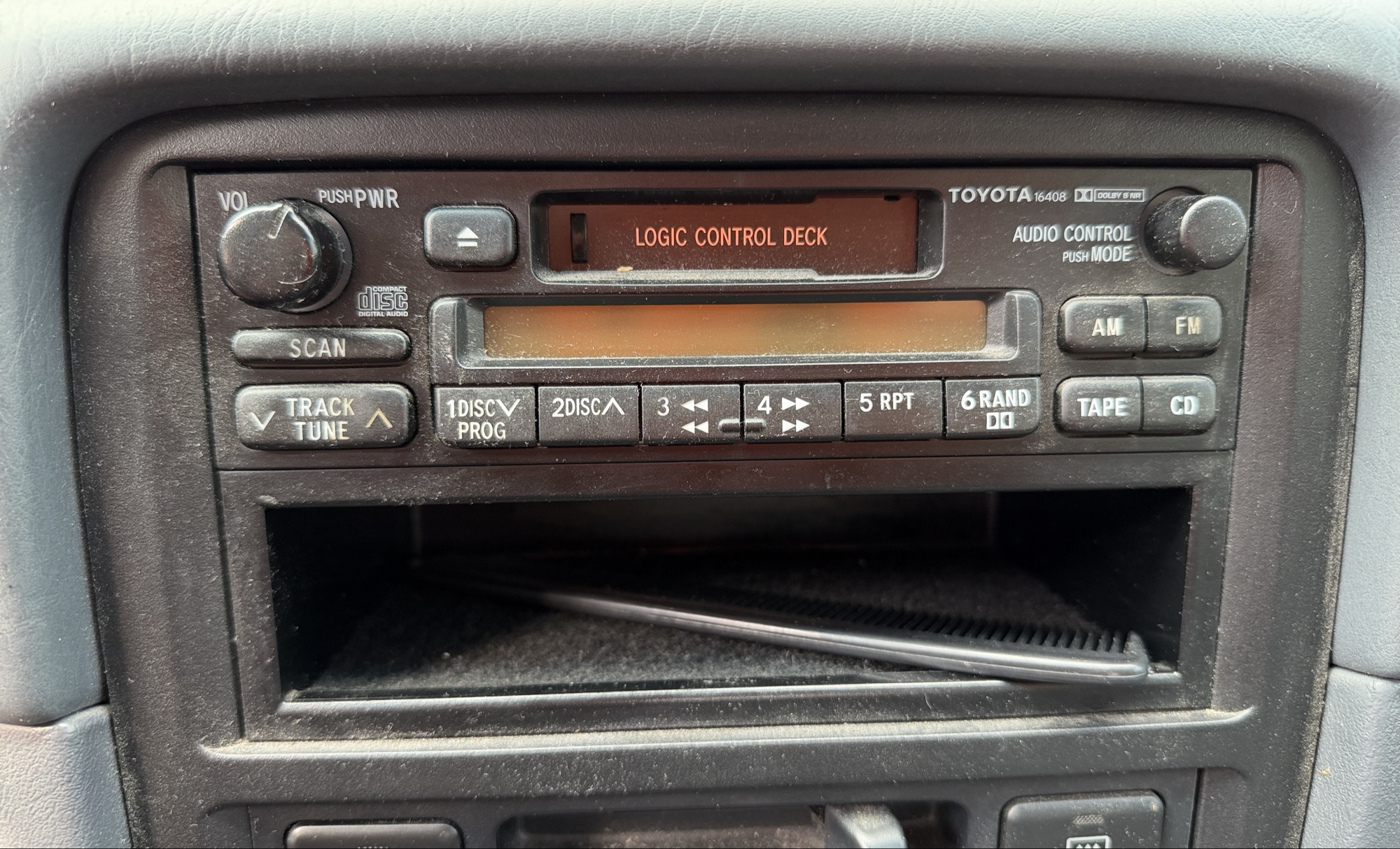 1999 toyota camry ce with 87445 miles for sale near elk-river, minnesota 106311_39_radio_closeup.jpg