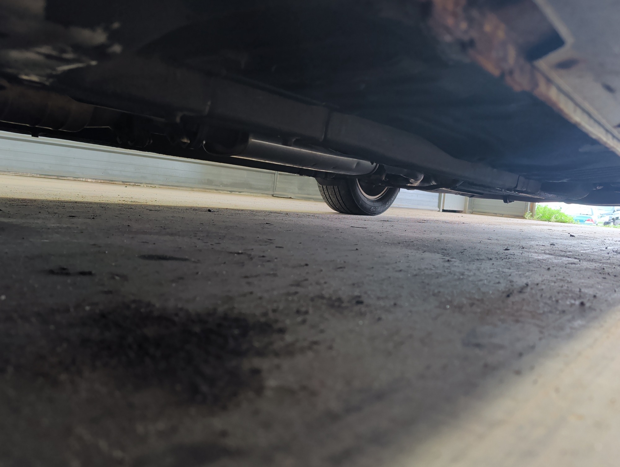 2008 kia amanti with 189860 miles for sale near elk-river, minnesota 106314_17_undercar_drv_side.jpg
