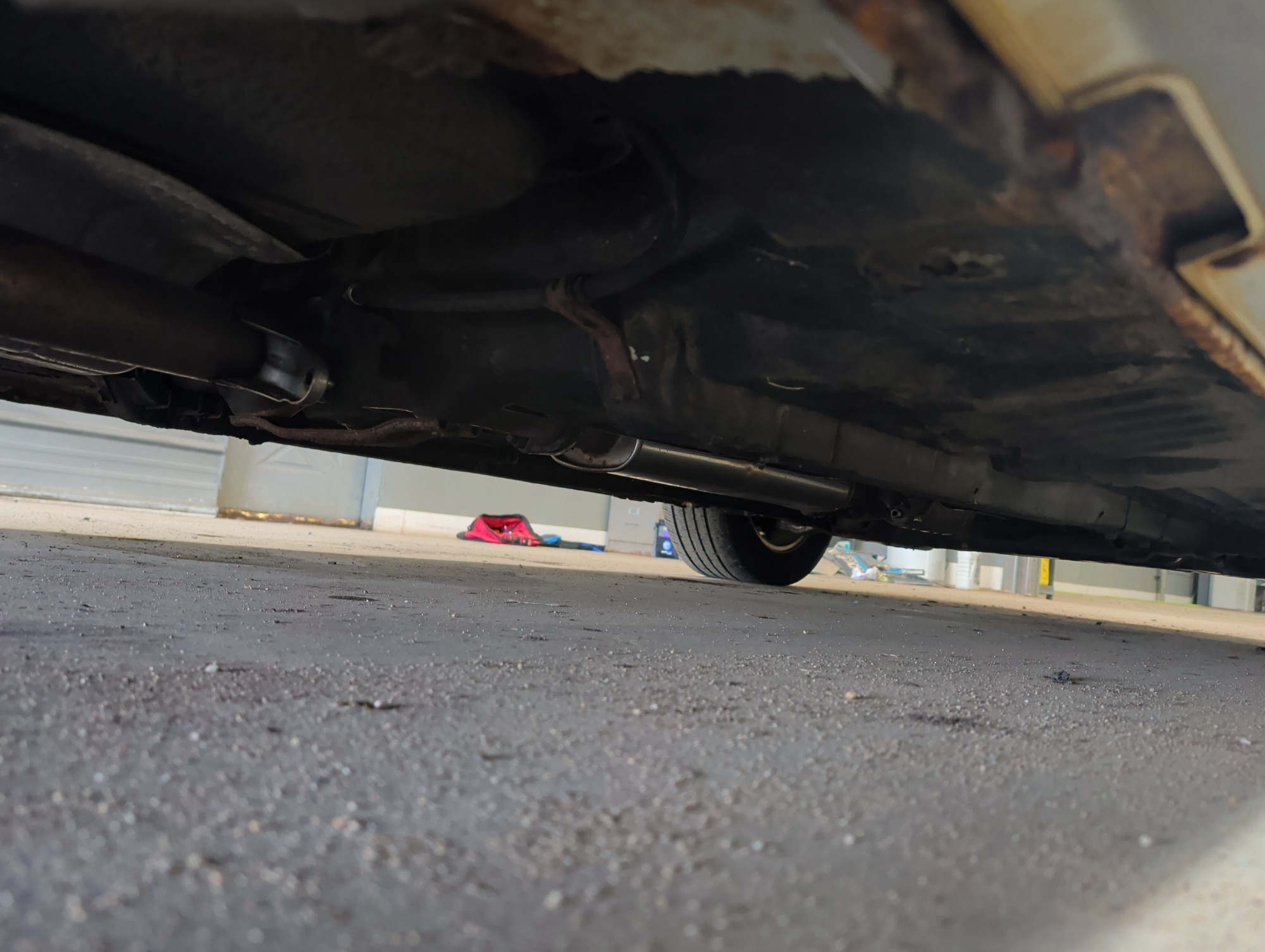 2008 kia amanti with 189860 miles for sale near elk-river, minnesota 106314_20_undercar_rear_pass.jpg