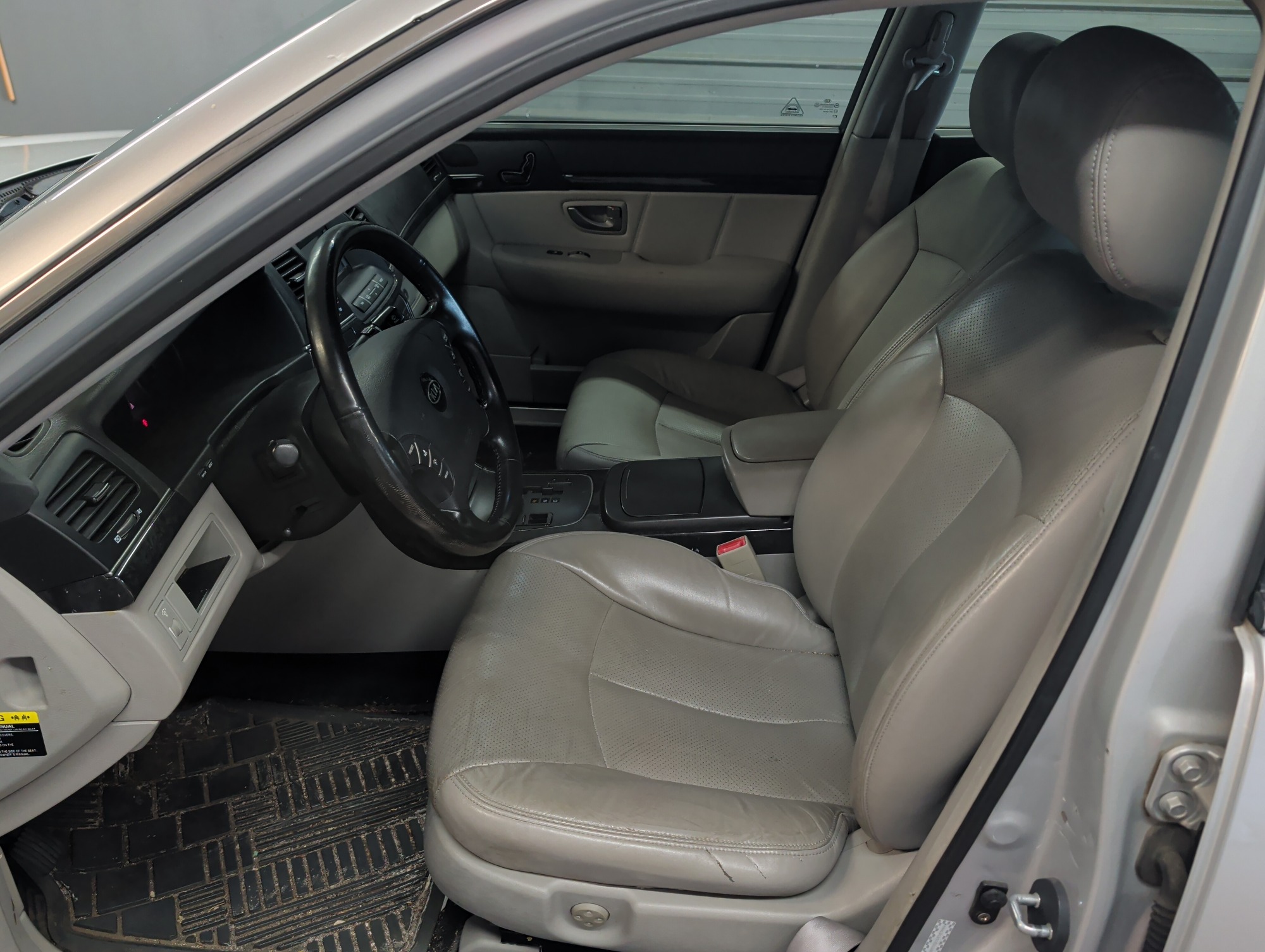2008 kia amanti with 189860 miles for sale near elk-river, minnesota 106314_22_driver_seat.jpg