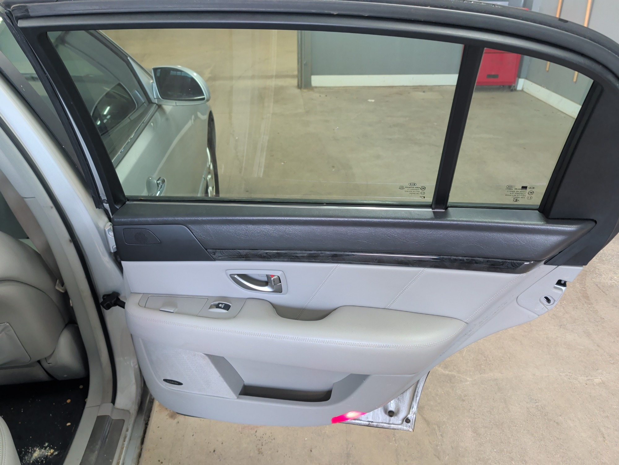 2008 kia amanti with 189860 miles for sale near elk-river, minnesota 106314_30_pass_rear_door_panel.jpg