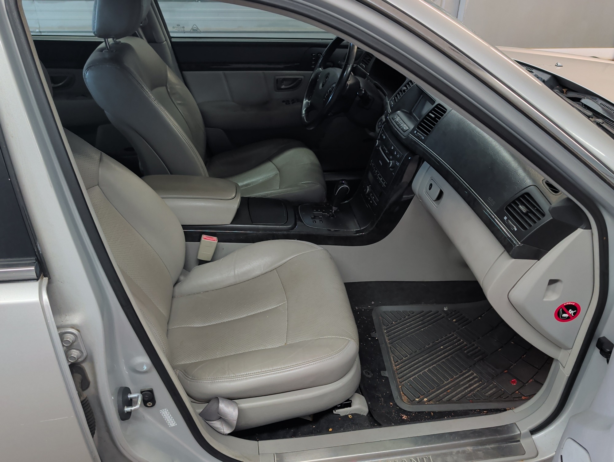 2008 kia amanti with 189860 miles for sale near elk-river, minnesota 106314_31_passenger_seat.jpg
