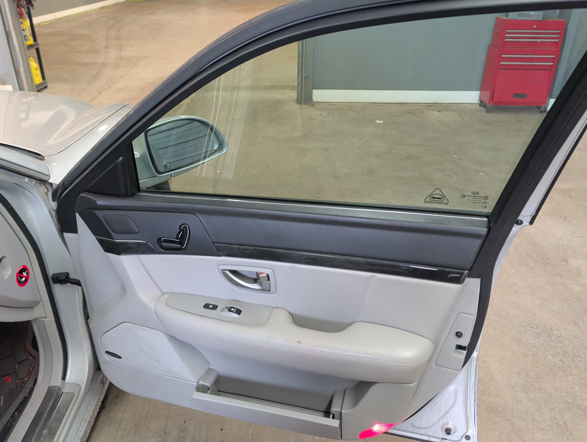 2008 kia amanti with 189860 miles for sale near elk-river, minnesota 106314_32_passenger_door_panel.jpg