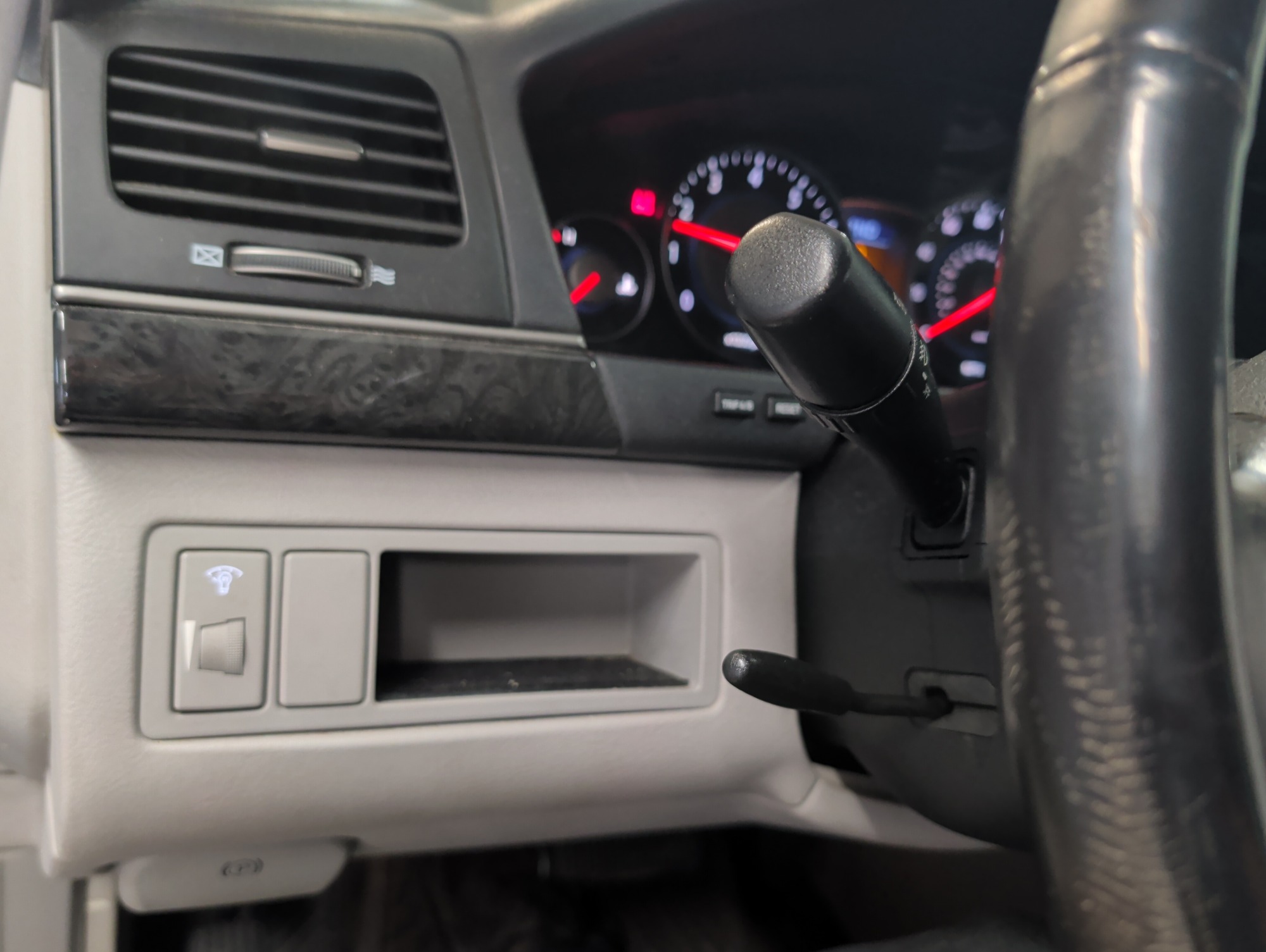 2008 kia amanti with 189860 miles for sale near elk-river, minnesota 106314_37_left_of_steering_wheel.jpg