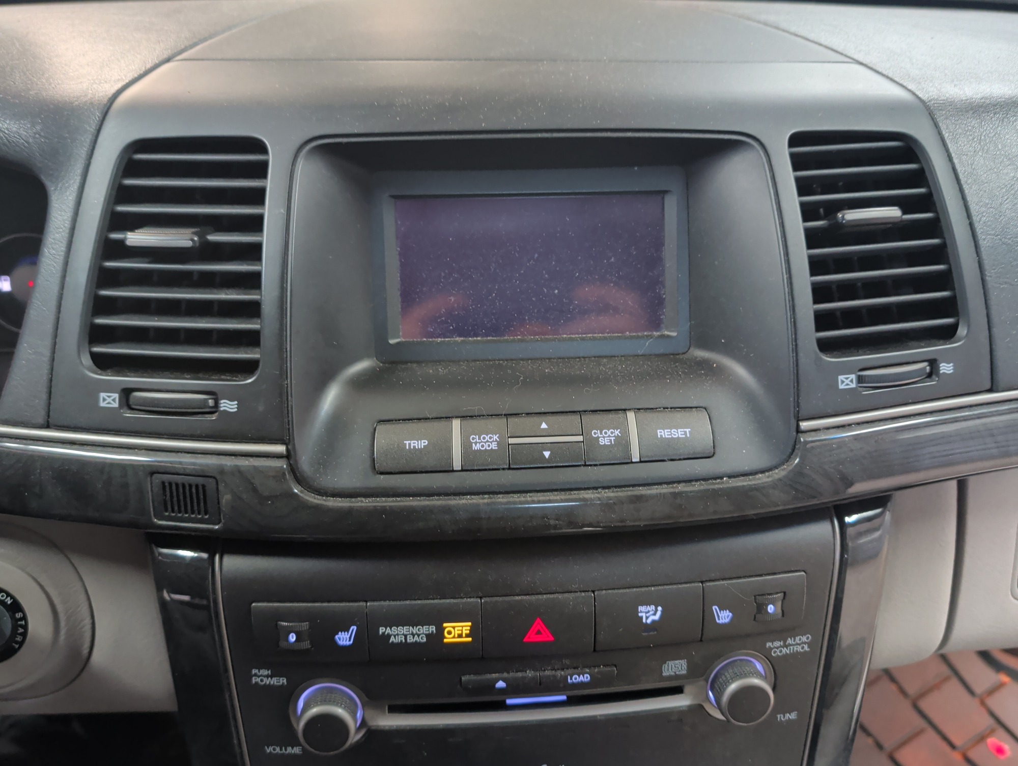2008 kia amanti with 189860 miles for sale near elk-river, minnesota 106314_39_radio_closeup.jpg