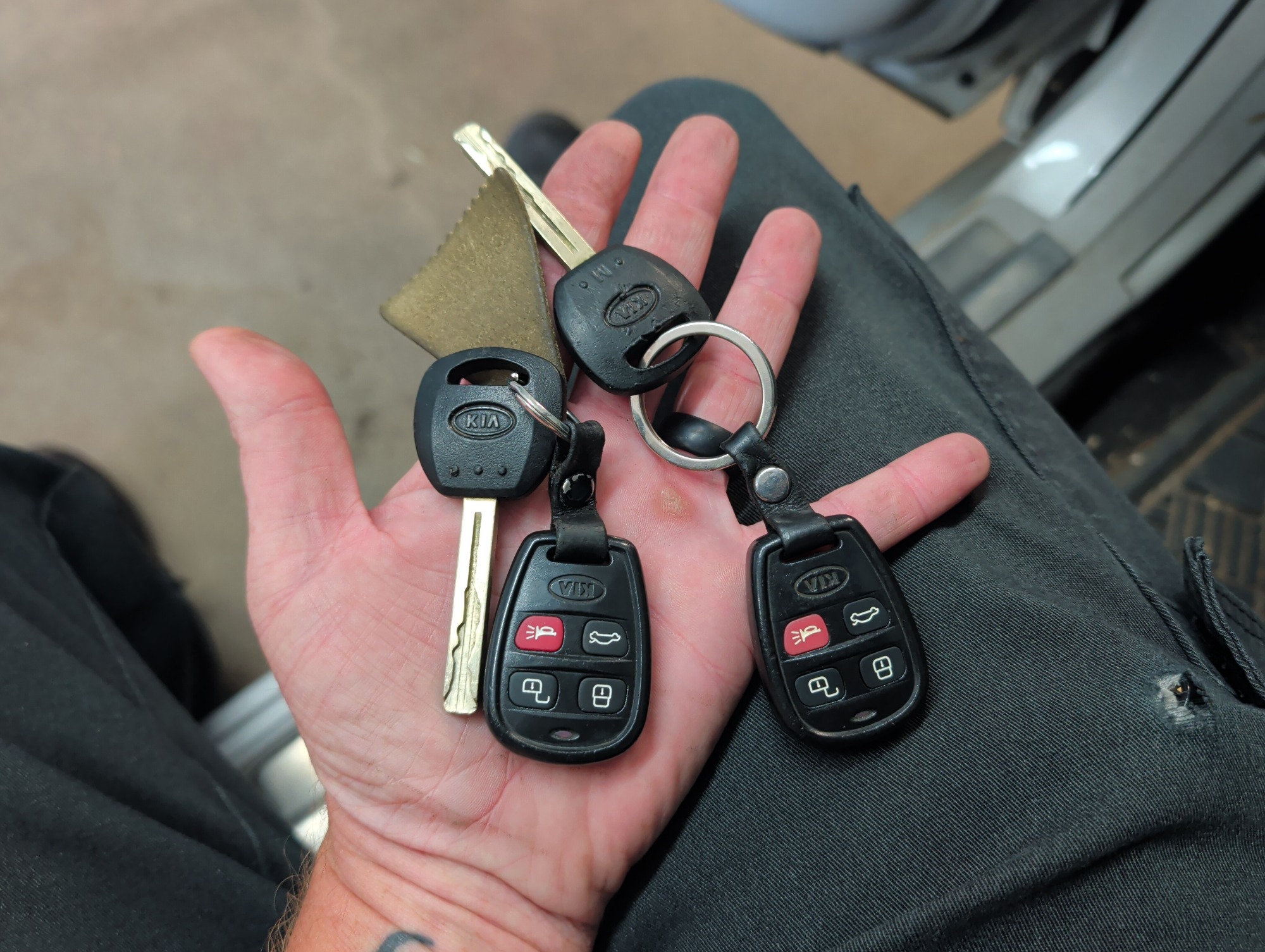 2008 kia amanti with 189860 miles for sale near elk-river, minnesota 106314_51_keys.jpg