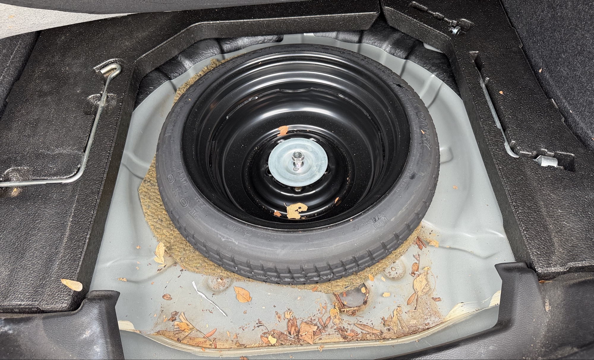 2012 mazda mazda3 i-touring-4-door with 105844 miles for sale near elk-river, minnesota 106316_27_spare_tire.jpg