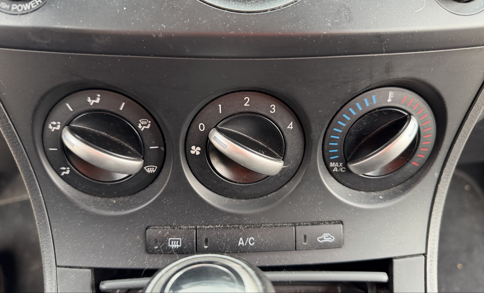 2012 mazda mazda3 i-touring-4-door with 105844 miles for sale near elk-river, minnesota 106316_40_climate_control.jpg