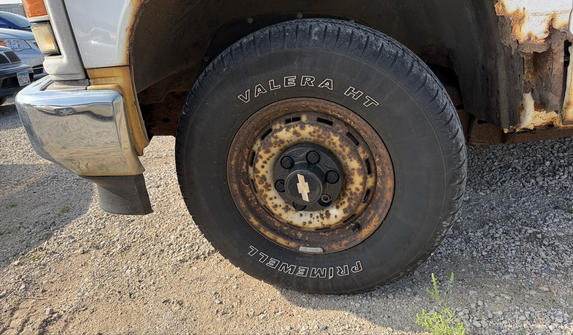 1998 chevrolet c-k-1500 reg.-cab-w-t-6.5-ft.-bed-4wd with 168025 miles for sale near elk-river, minnesota 106318_12_drv_front_wheel.jpg