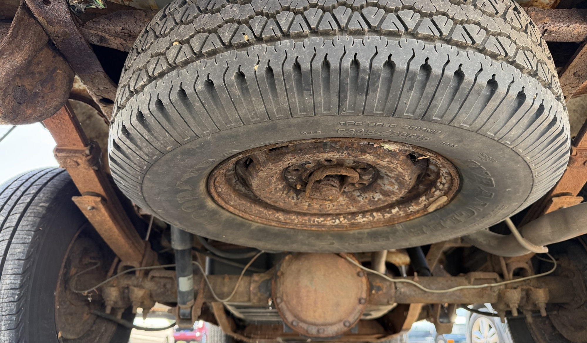 1998 chevrolet c-k-1500 reg.-cab-w-t-6.5-ft.-bed-4wd with 168025 miles for sale near elk-river, minnesota 106318_27_spare_tire.jpg