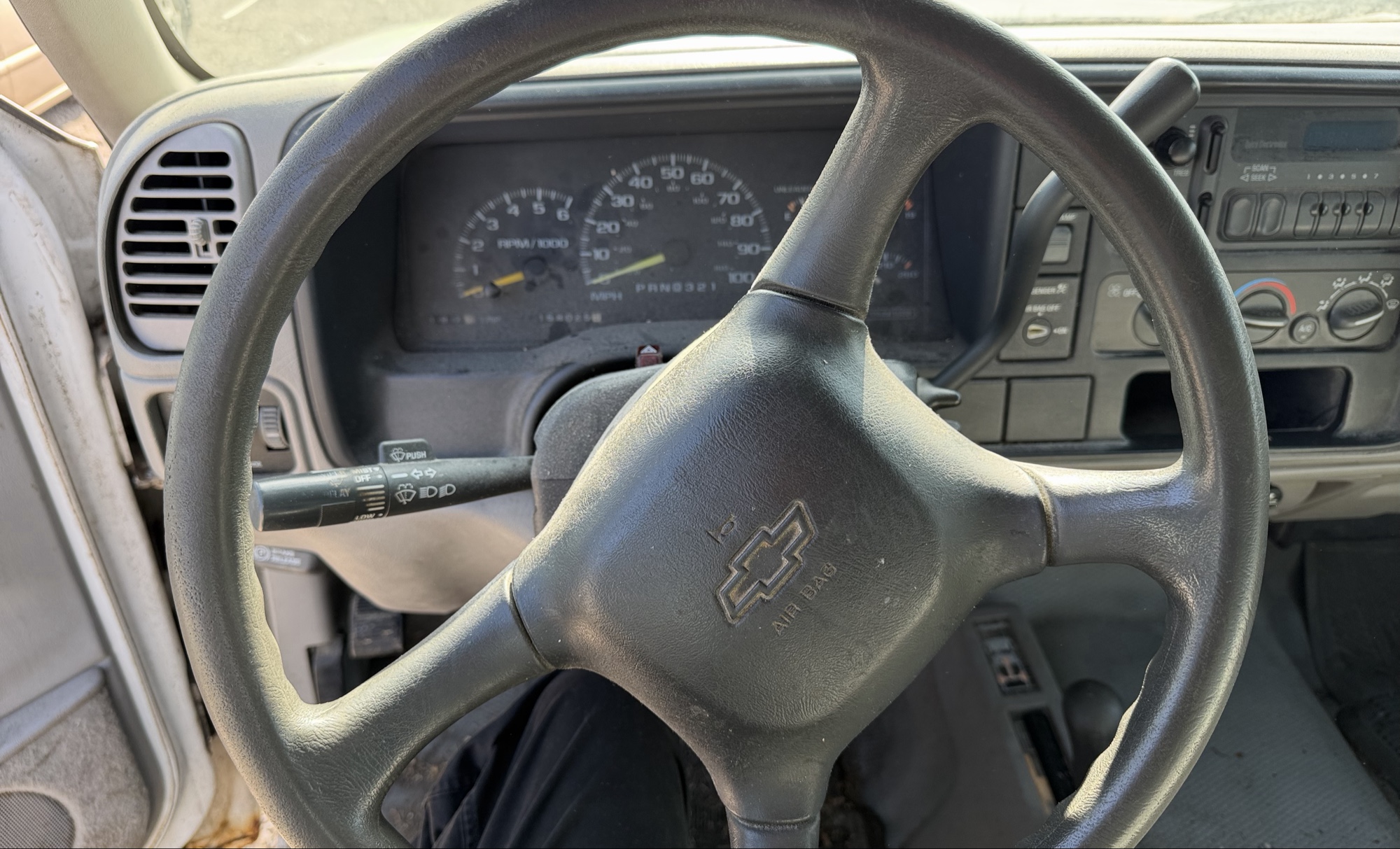 1998 chevrolet c-k-1500 reg.-cab-w-t-6.5-ft.-bed-4wd with 168025 miles for sale near elk-river, minnesota 106318_33_dash_from_driver.jpg
