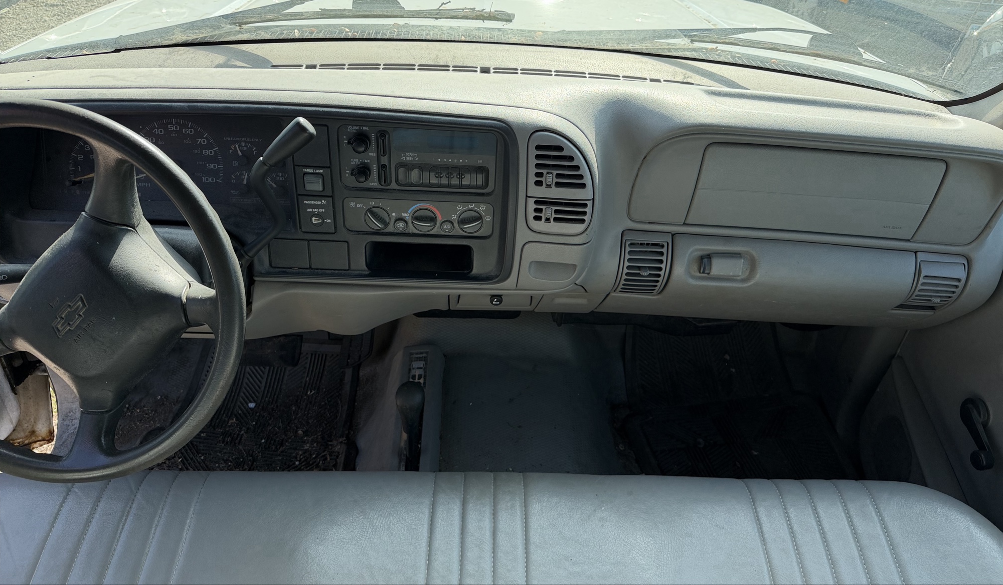 1998 chevrolet c-k-1500 reg.-cab-w-t-6.5-ft.-bed-4wd with 168025 miles for sale near elk-river, minnesota 106318_34_whole_dash.jpg