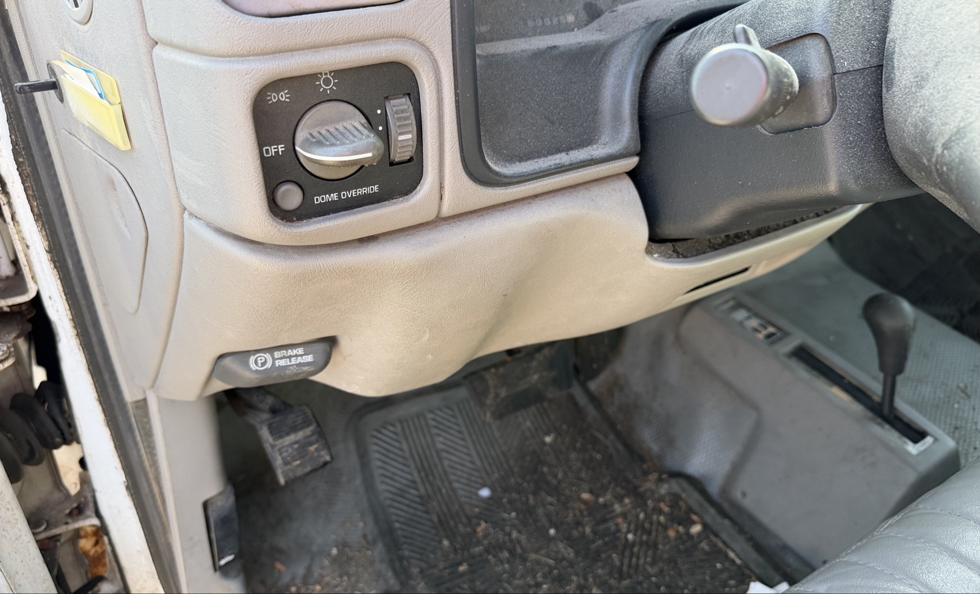 1998 chevrolet c-k-1500 reg.-cab-w-t-6.5-ft.-bed-4wd with 168025 miles for sale near elk-river, minnesota 106318_37_left_of_steering_wheel.jpg