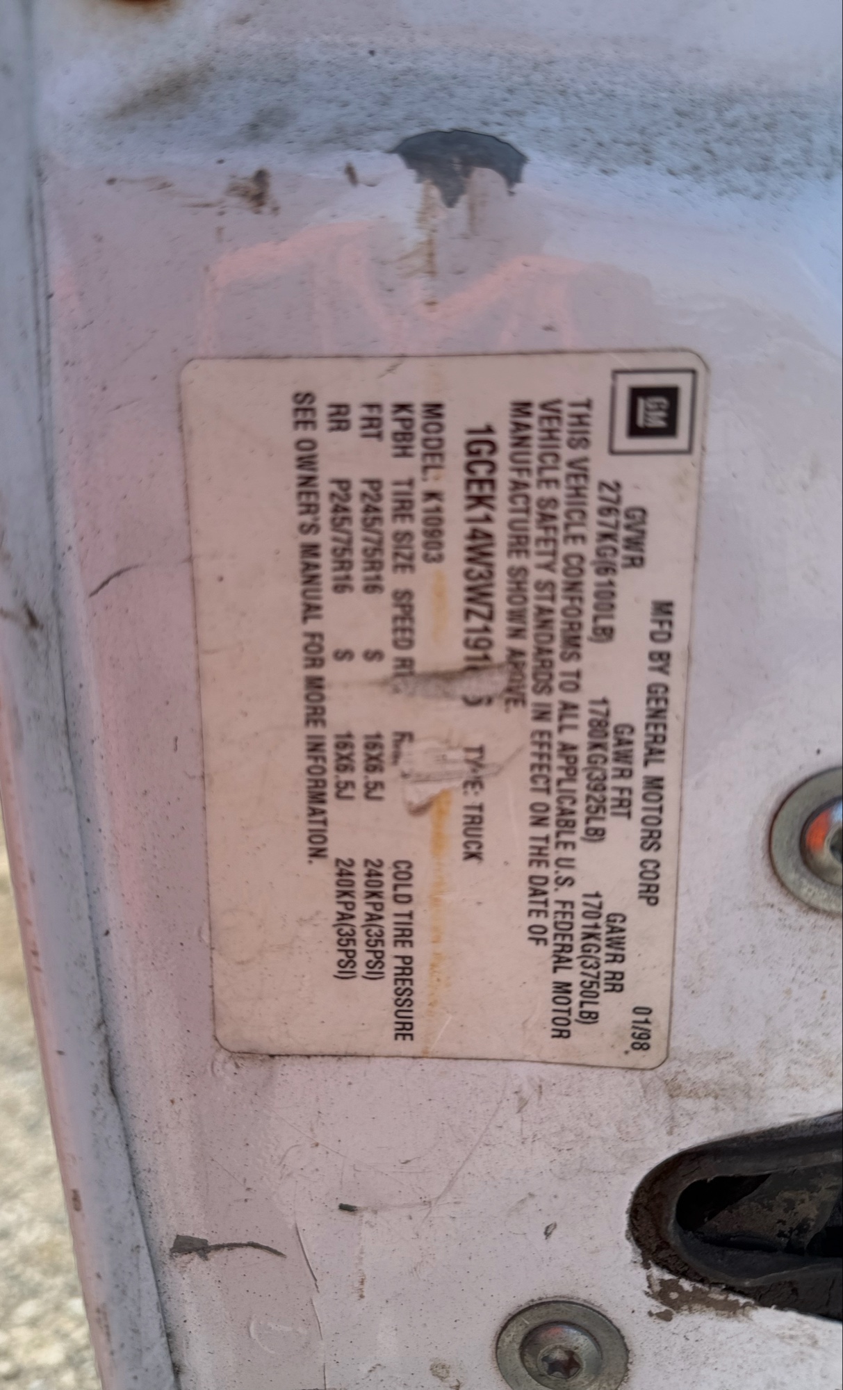 1998 chevrolet c-k-1500 reg.-cab-w-t-6.5-ft.-bed-4wd with 168025 miles for sale near elk-river, minnesota 106318_47_door_vin_sticker.jpg