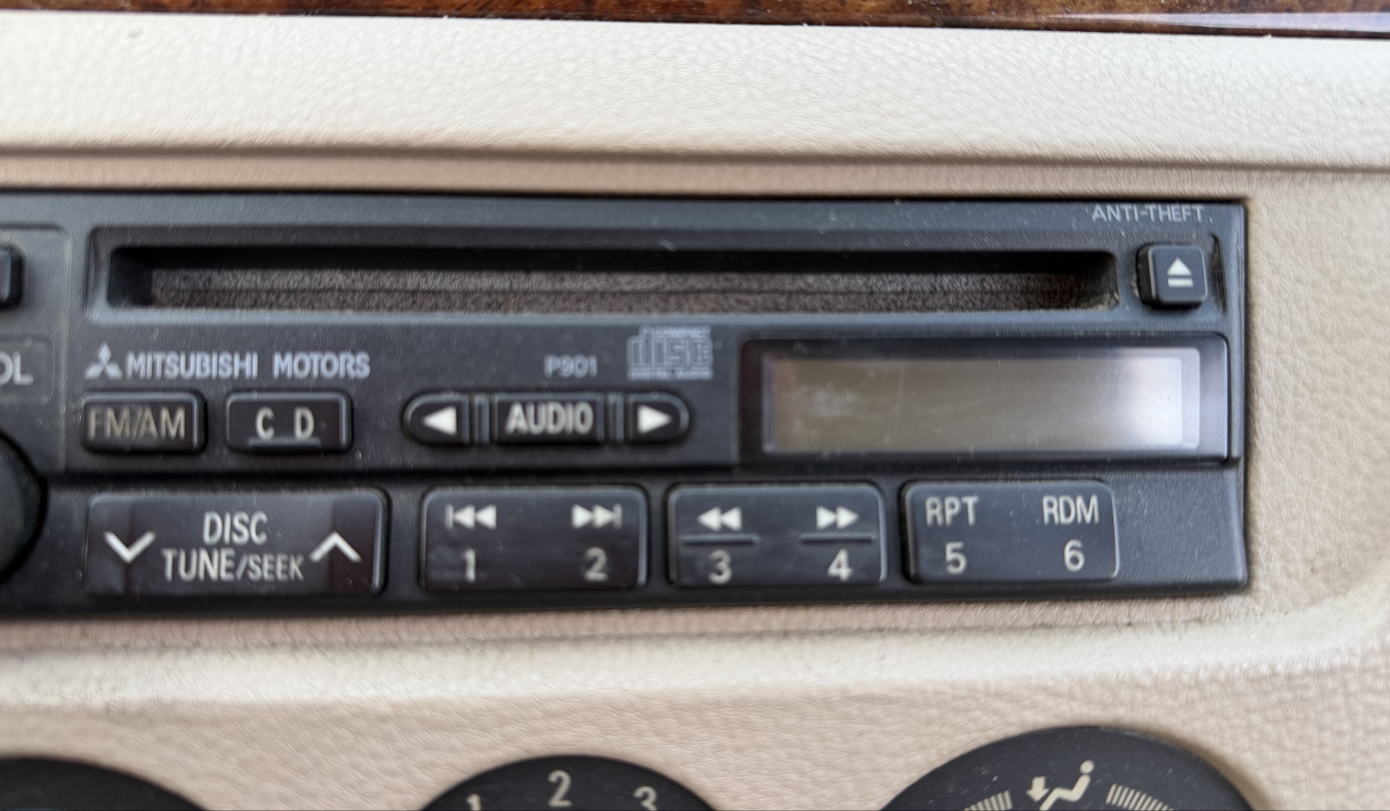 2002 mitsubishi lancer base with 166691 miles for sale near elk-river, minnesota 106319_39_radio_closeup.jpg