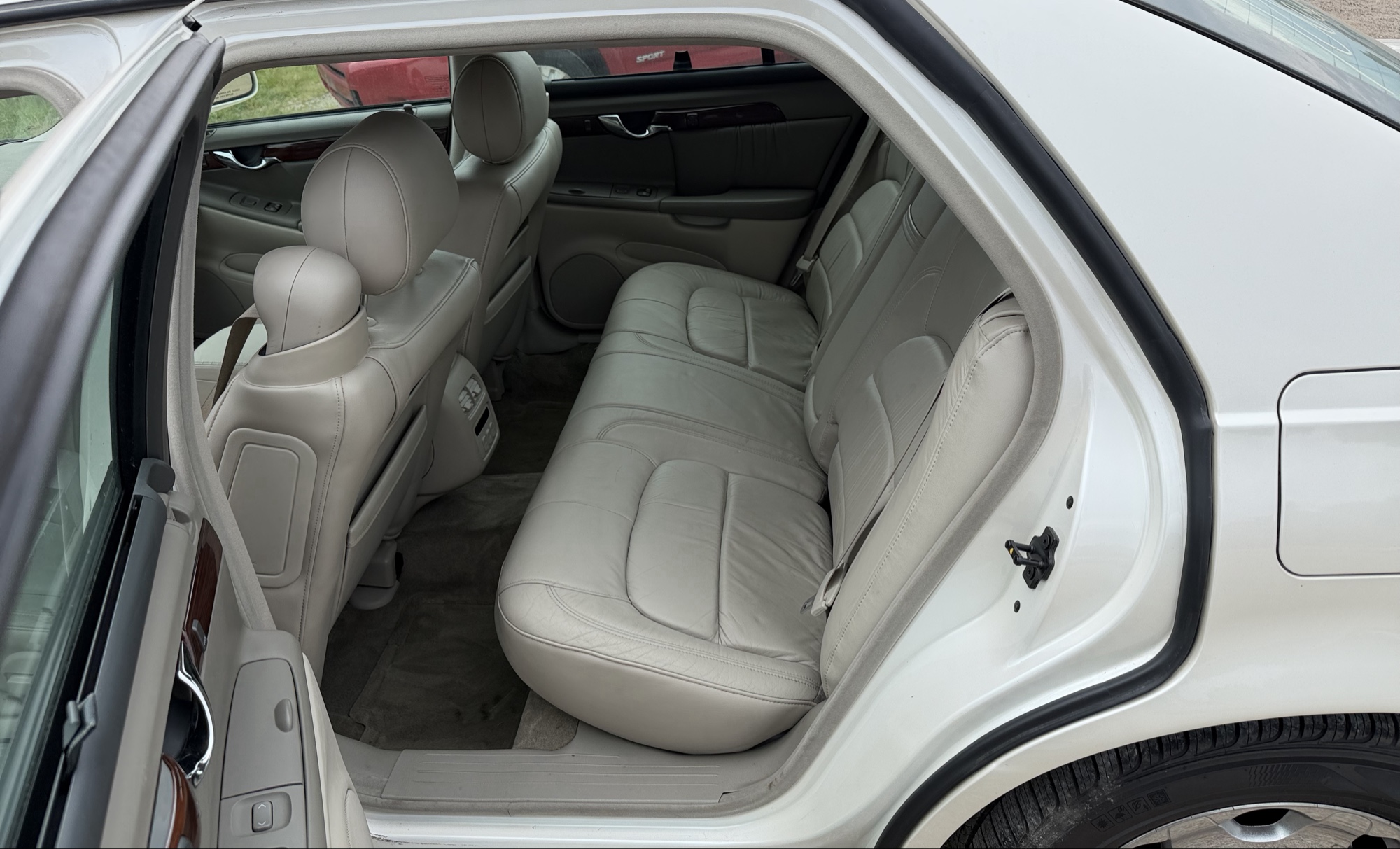2000 cadillac deville dhs with 89472 miles for sale near elk-river, minnesota 106320_24_drv_rear_seat.jpg
