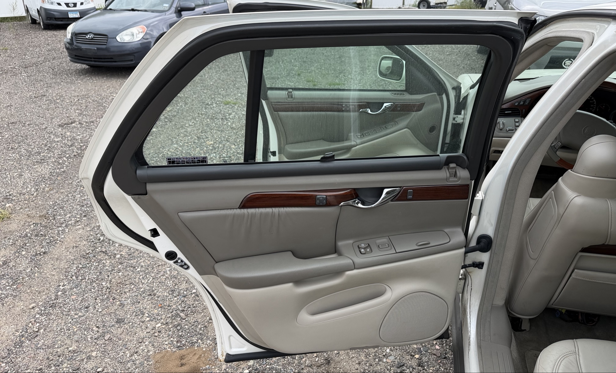 2000 cadillac deville dhs with 89472 miles for sale near elk-river, minnesota 106320_25_drv_rear_door_panel.jpg