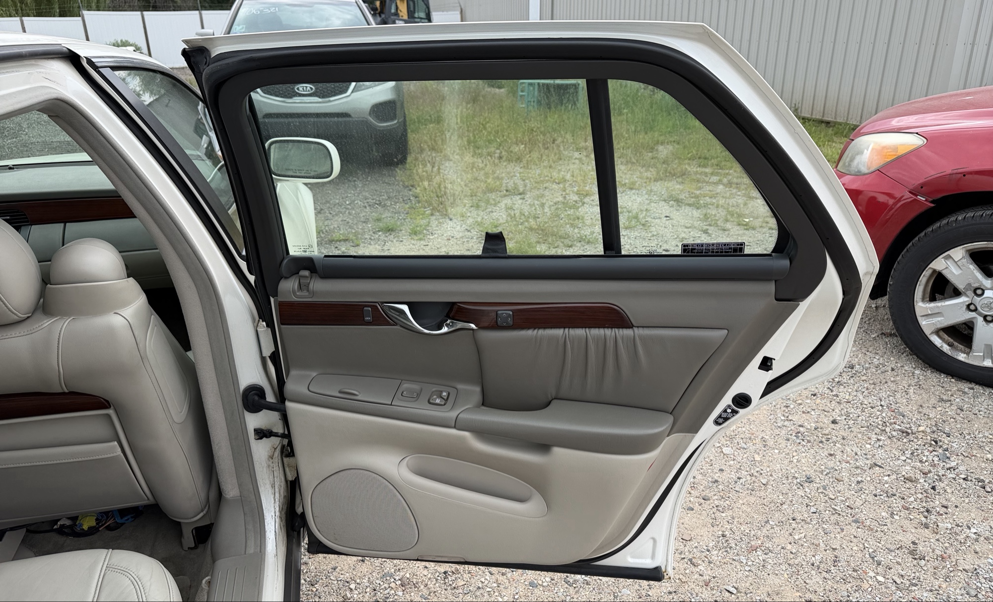 2000 cadillac deville dhs with 89472 miles for sale near elk-river, minnesota 106320_29_third_row_seat.jpg