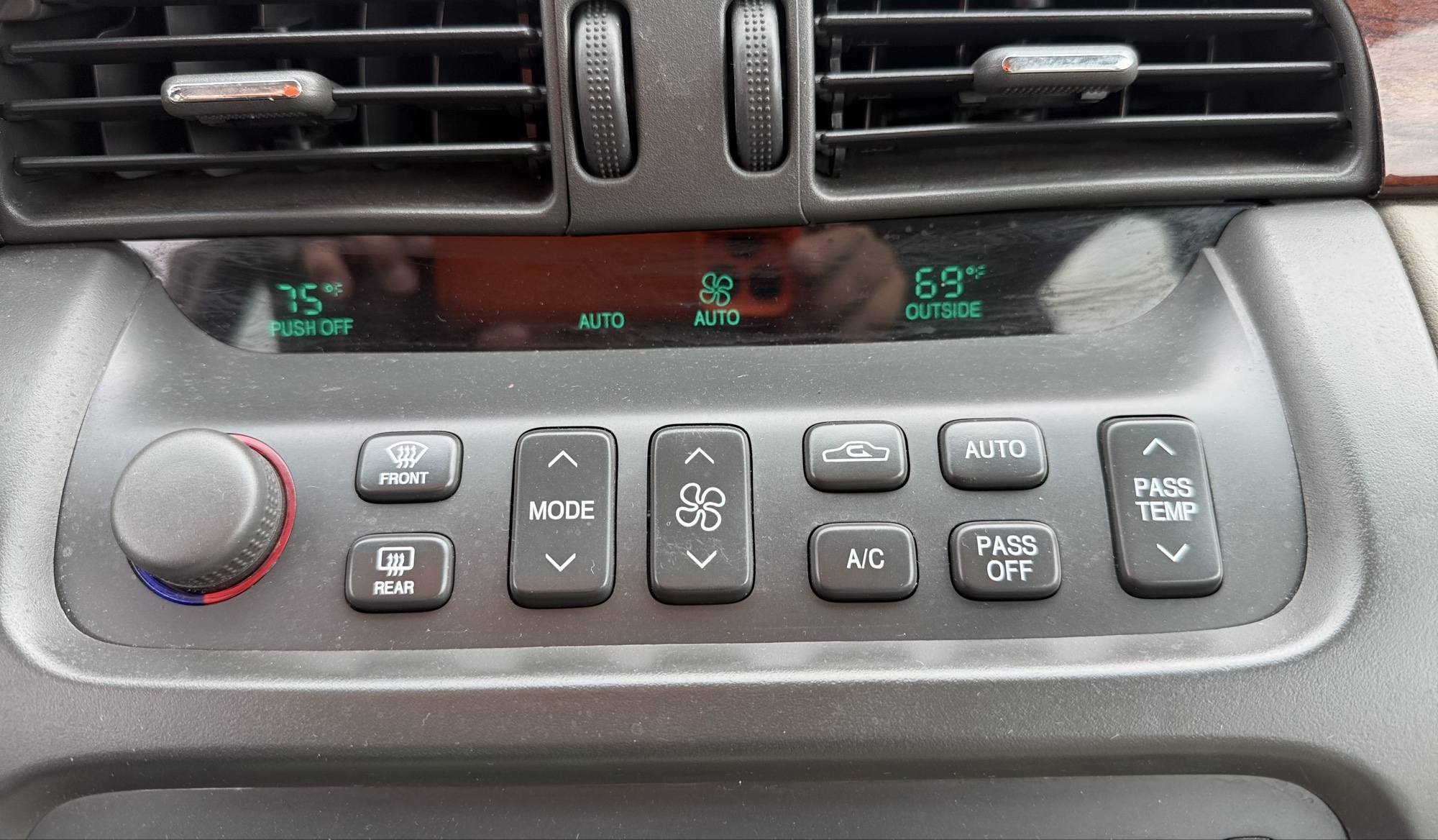 2000 cadillac deville dhs with 89472 miles for sale near elk-river, minnesota 106320_40_climate_control.jpg