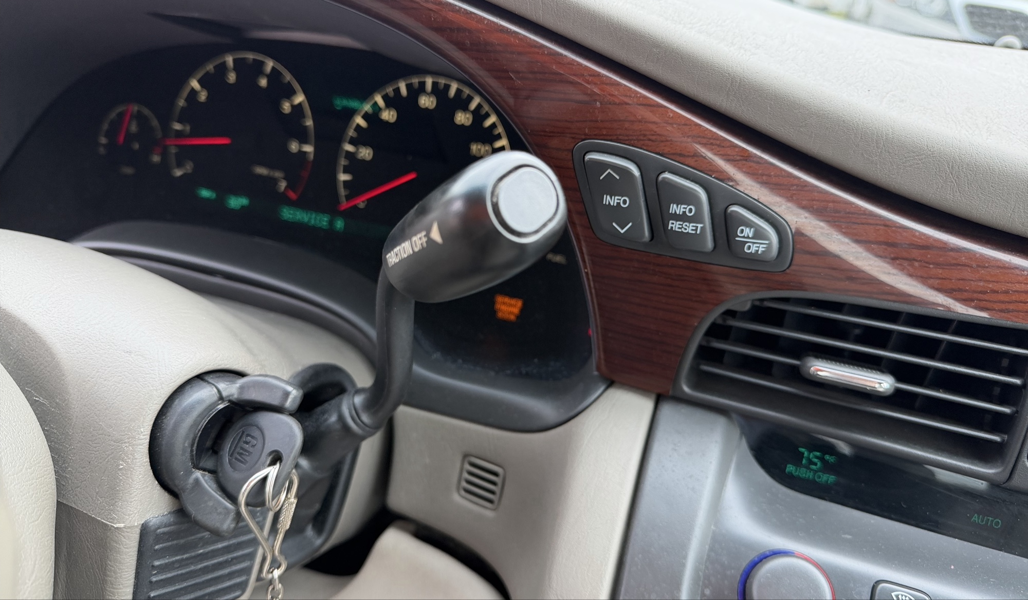 2000 cadillac deville dhs with 89472 miles for sale near elk-river, minnesota 106320_41_shifter.jpg