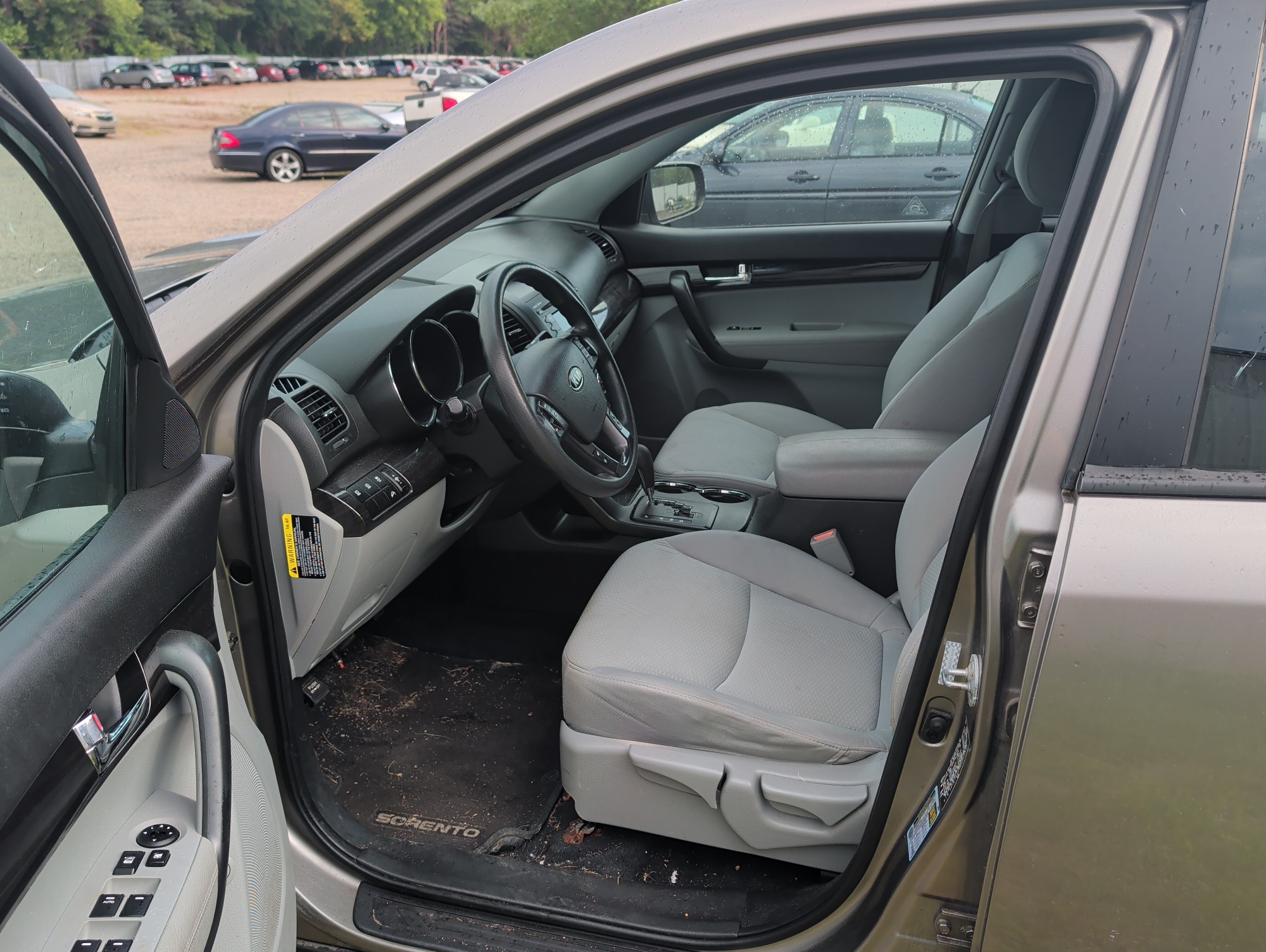 2011 kia sorento with 209211 miles for sale near elk-river, minnesota 106321_22_driver_seat.jpg