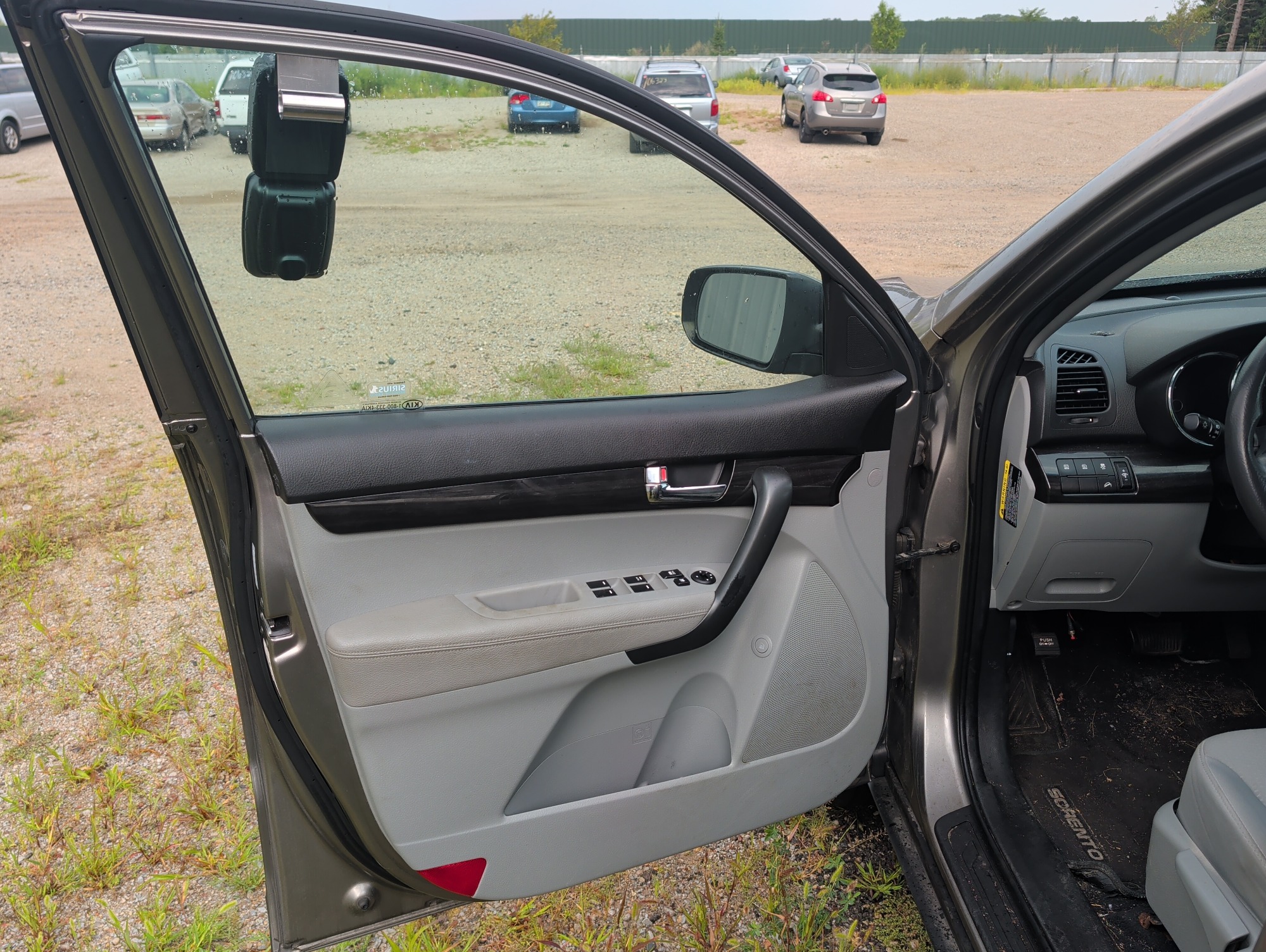 2011 kia sorento with 209211 miles for sale near elk-river, minnesota 106321_23_driver_door_panel.jpg