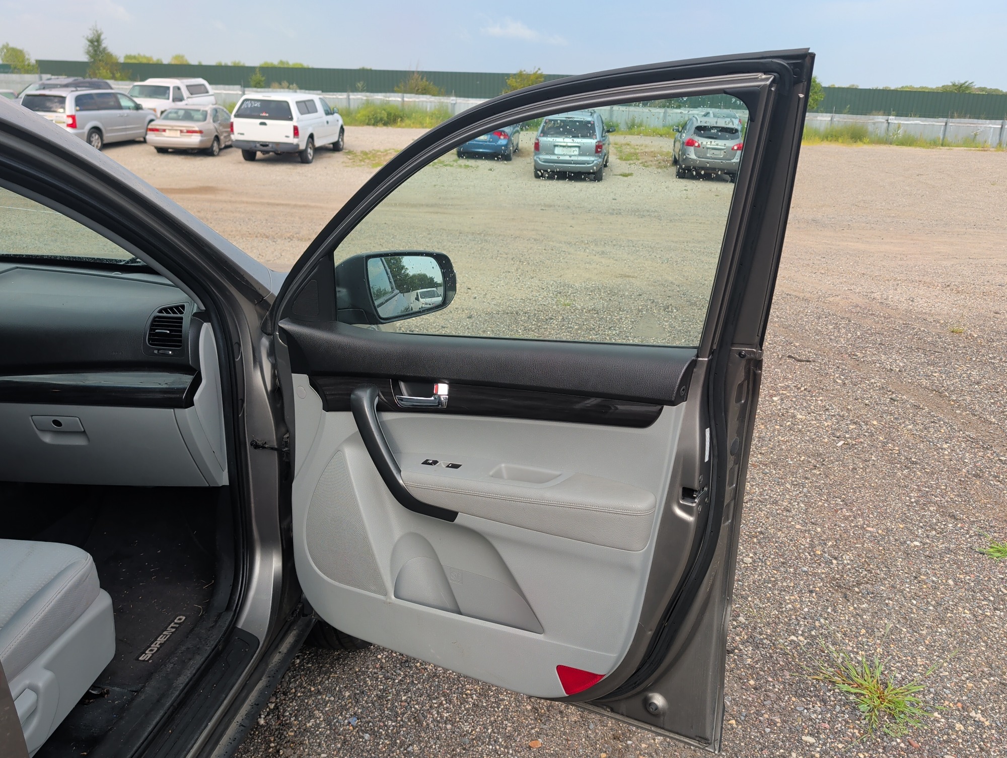 2011 kia sorento with 209211 miles for sale near elk-river, minnesota 106321_32_passenger_door_panel.jpg