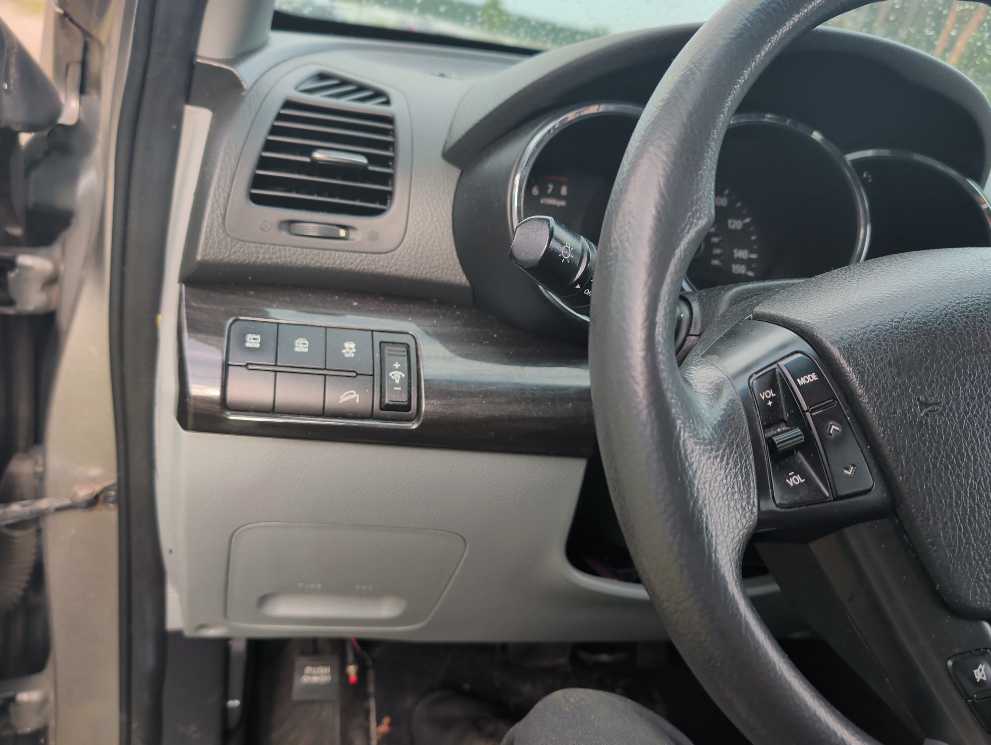 2011 kia sorento with 209211 miles for sale near elk-river, minnesota 106321_37_left_of_steering_wheel.jpg