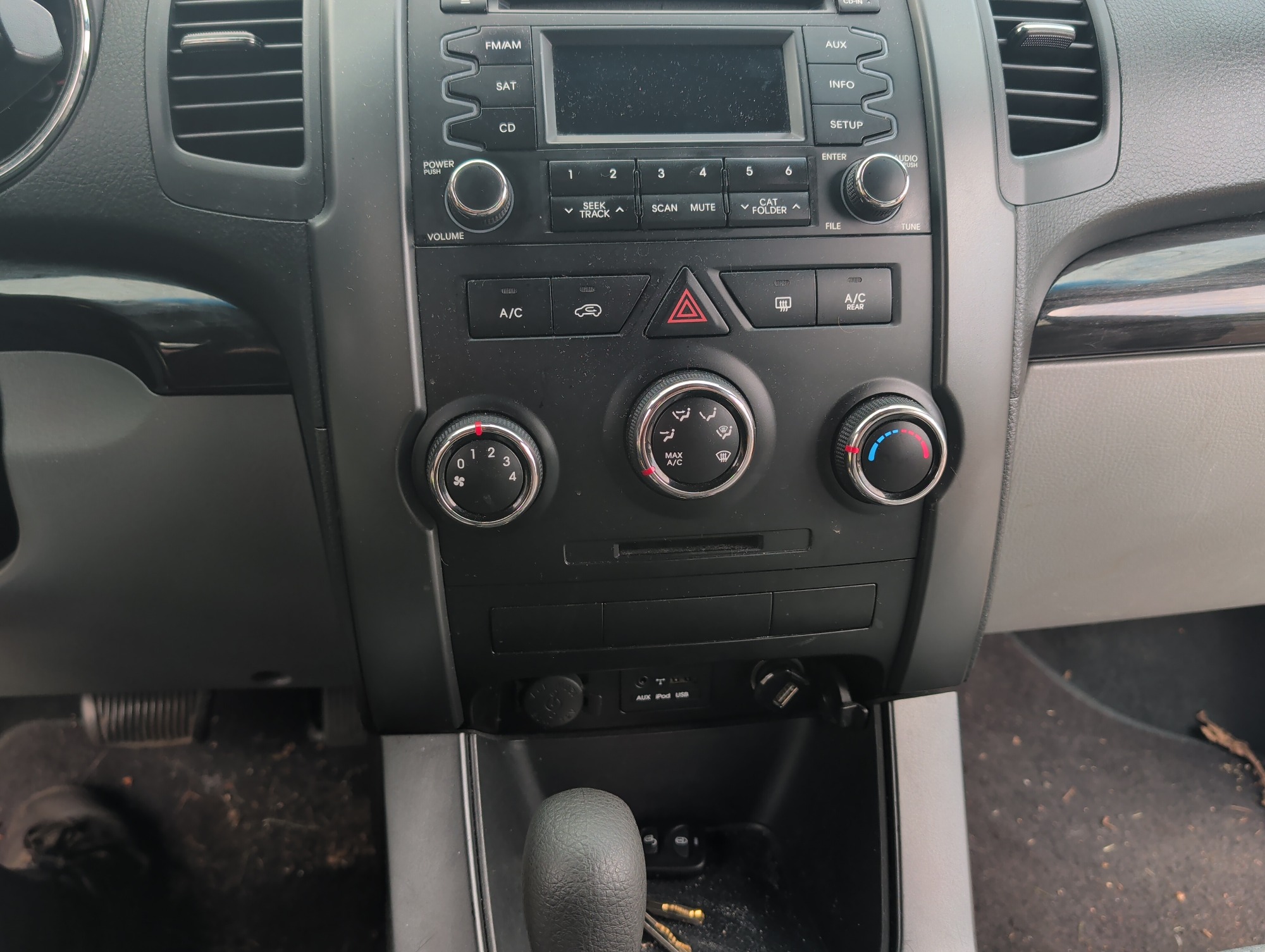 2011 kia sorento with 209211 miles for sale near elk-river, minnesota 106321_40_climate_control.jpg