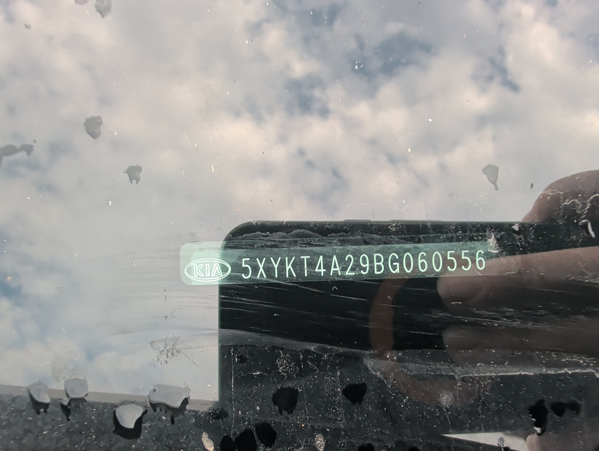 2011 kia sorento with 209211 miles for sale near elk-river, minnesota 106321_48_windshield_vin_plate.jpg