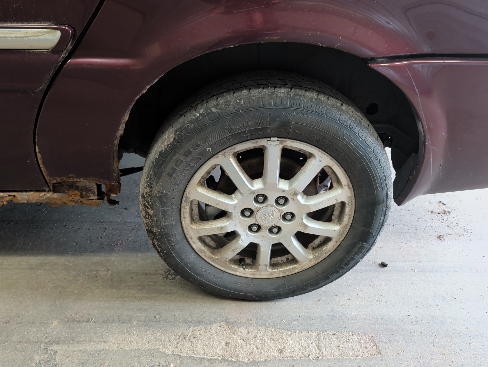 2006 buick terraza cx with 241067 miles for sale near elk-river, minnesota 106322_13_rear_drv_wheel.jpg