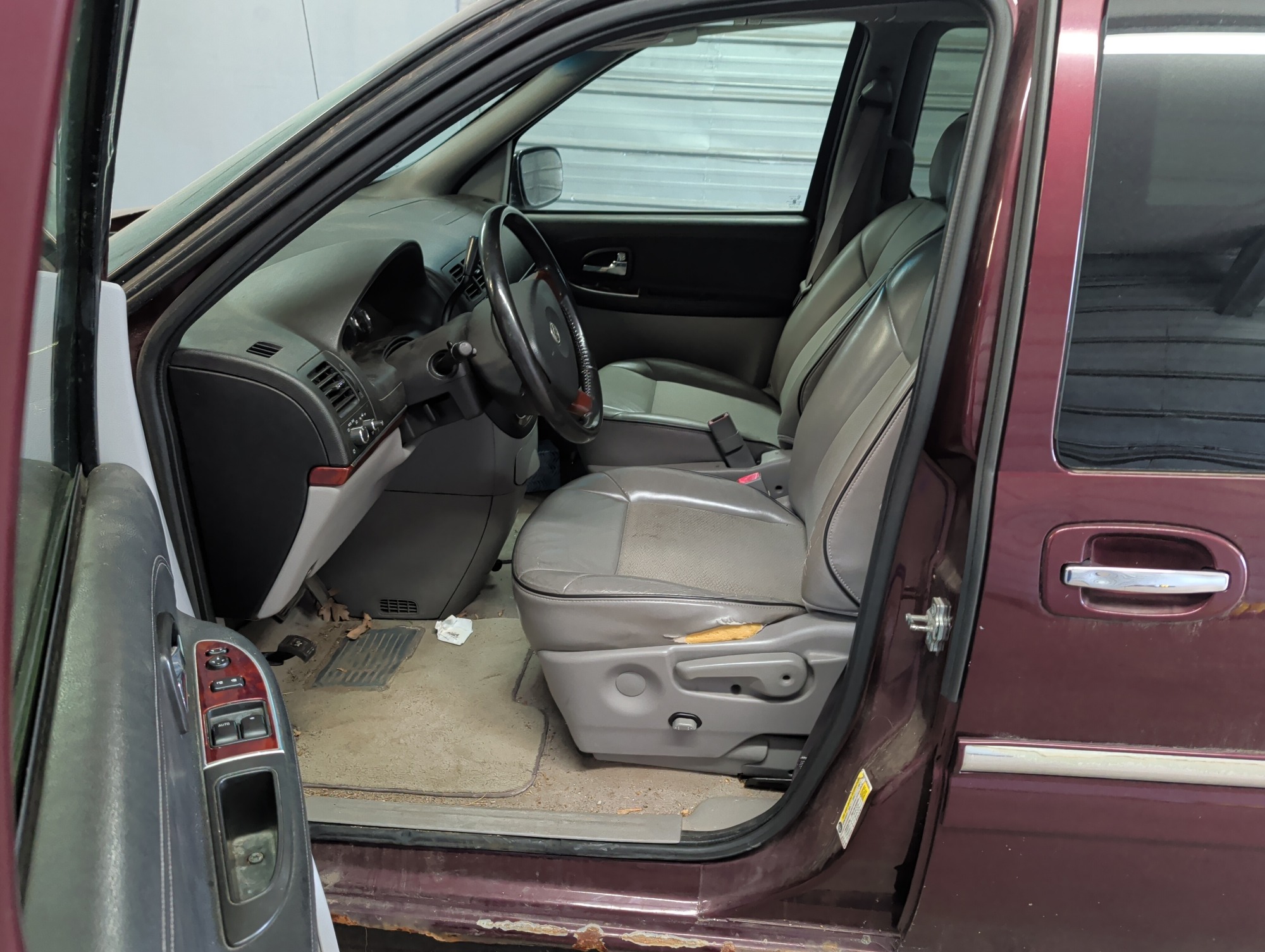 2006 buick terraza cx with 241067 miles for sale near elk-river, minnesota 106322_22_driver_seat.jpg
