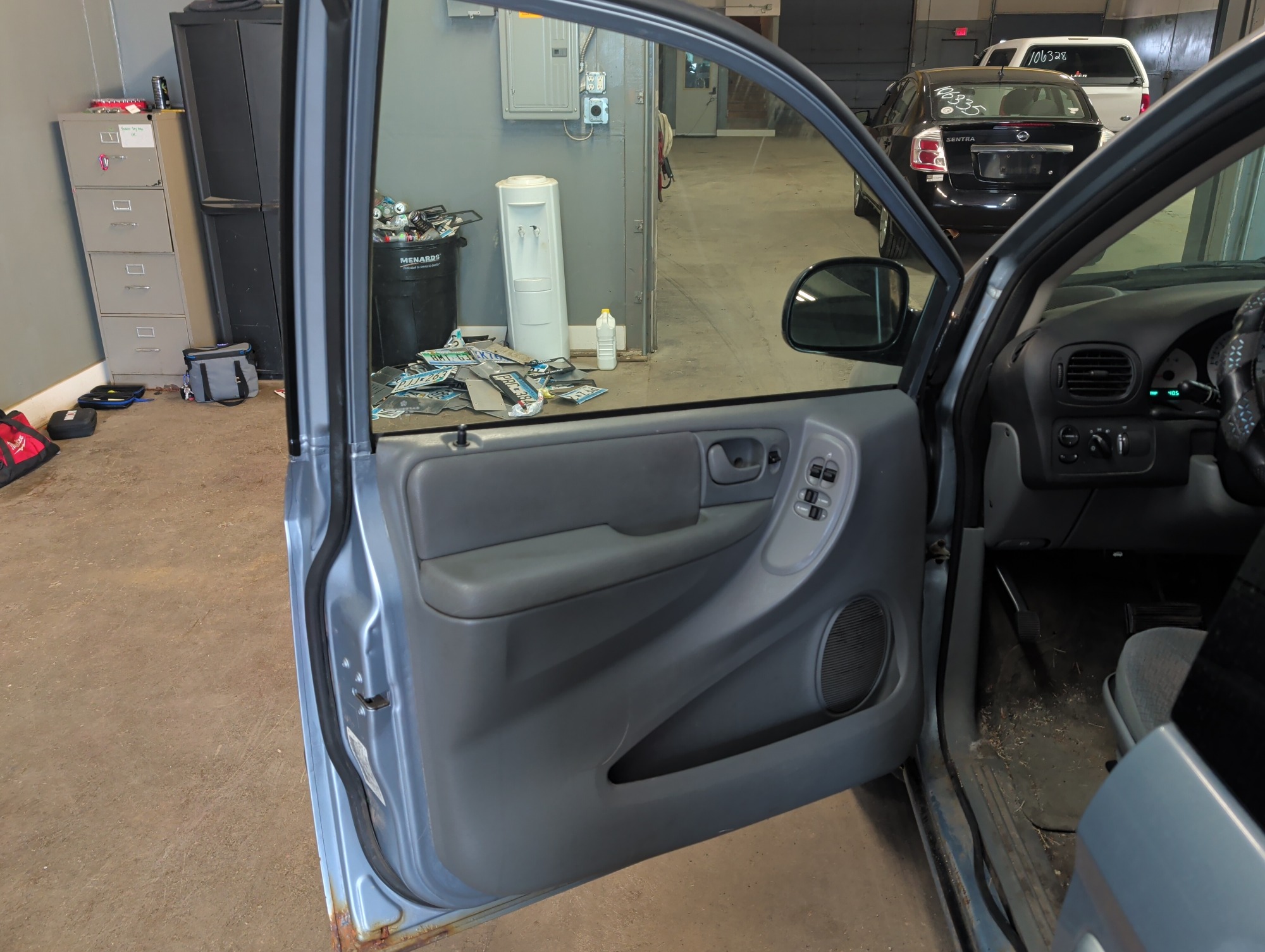 2005 chrysler town-&amp;-country lx with 164706 miles for sale near elk-river, minnesota 106323_23_driver_door_panel.jpg
