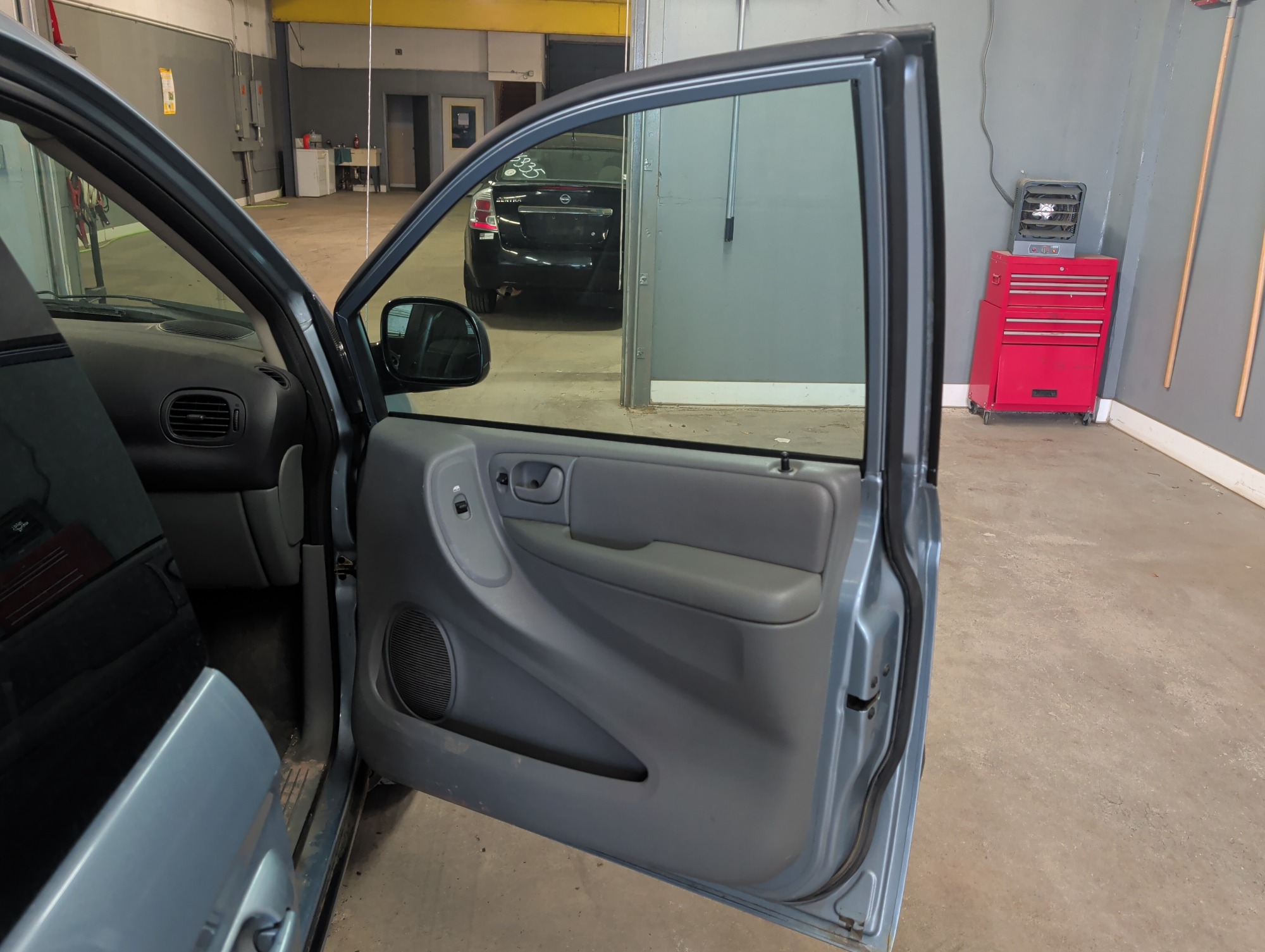 2005 chrysler town-&amp;-country lx with 164706 miles for sale near elk-river, minnesota 106323_32_passenger_door_panel.jpg