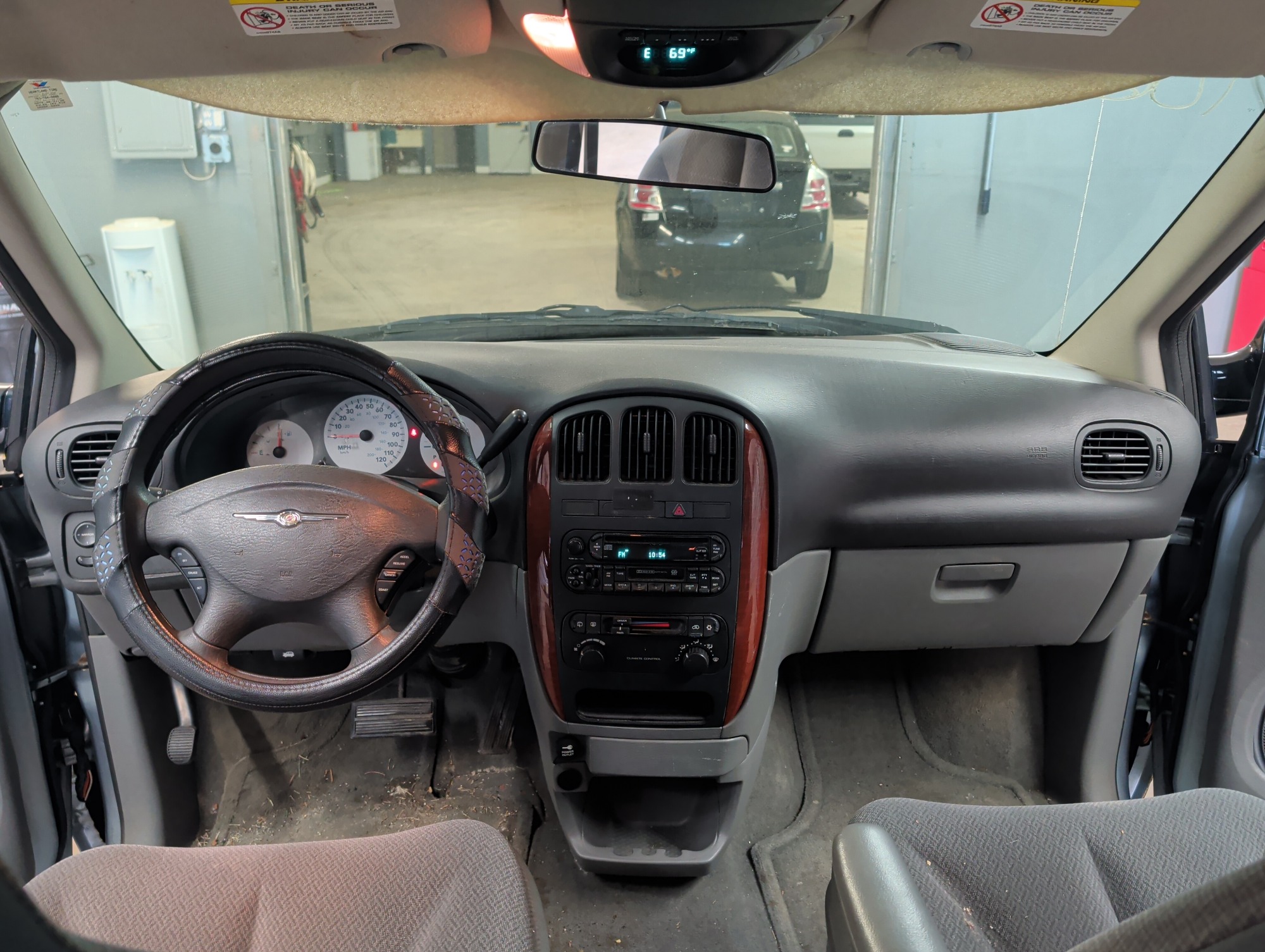 2005 chrysler town-&amp;-country lx with 164706 miles for sale near elk-river, minnesota 106323_34_whole_dash.jpg