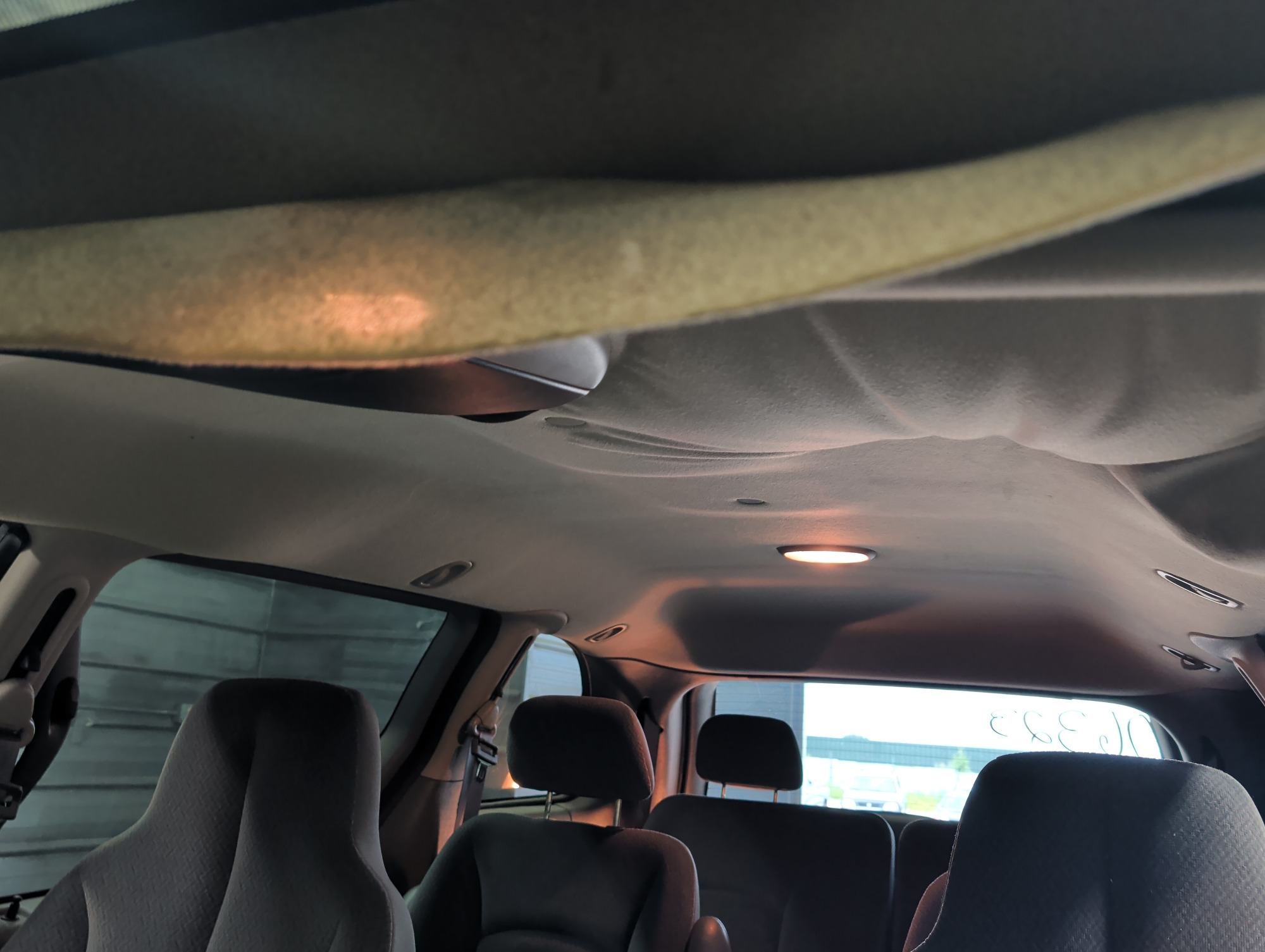 2005 chrysler town-&amp;-country lx with 164706 miles for sale near elk-river, minnesota 106323_35_headliner_sunroof.jpg