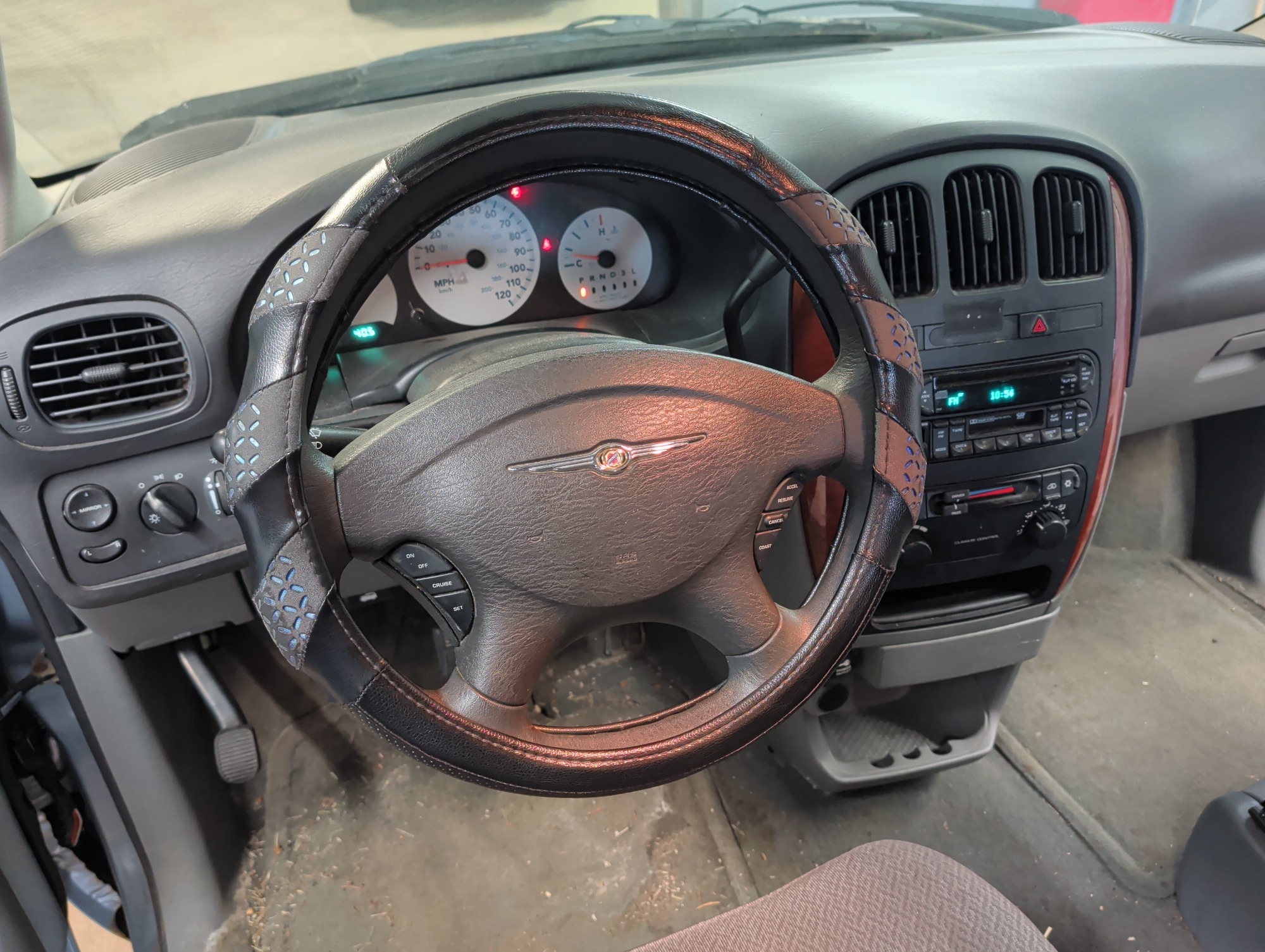 2005 chrysler town-&amp;-country lx with 164706 miles for sale near elk-river, minnesota 106323_36_steering_wheel.jpg
