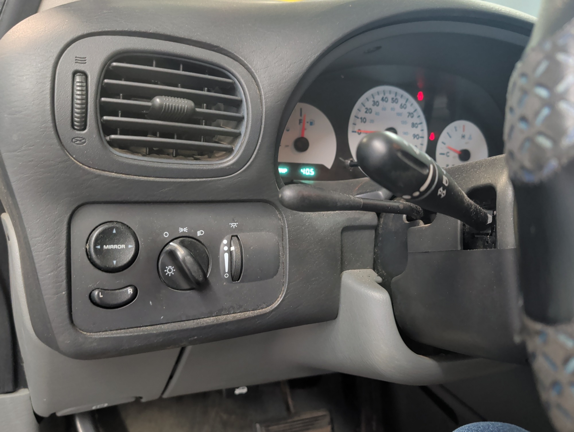 2005 chrysler town-&amp;-country lx with 164706 miles for sale near elk-river, minnesota 106323_37_left_of_steering_wheel.jpg