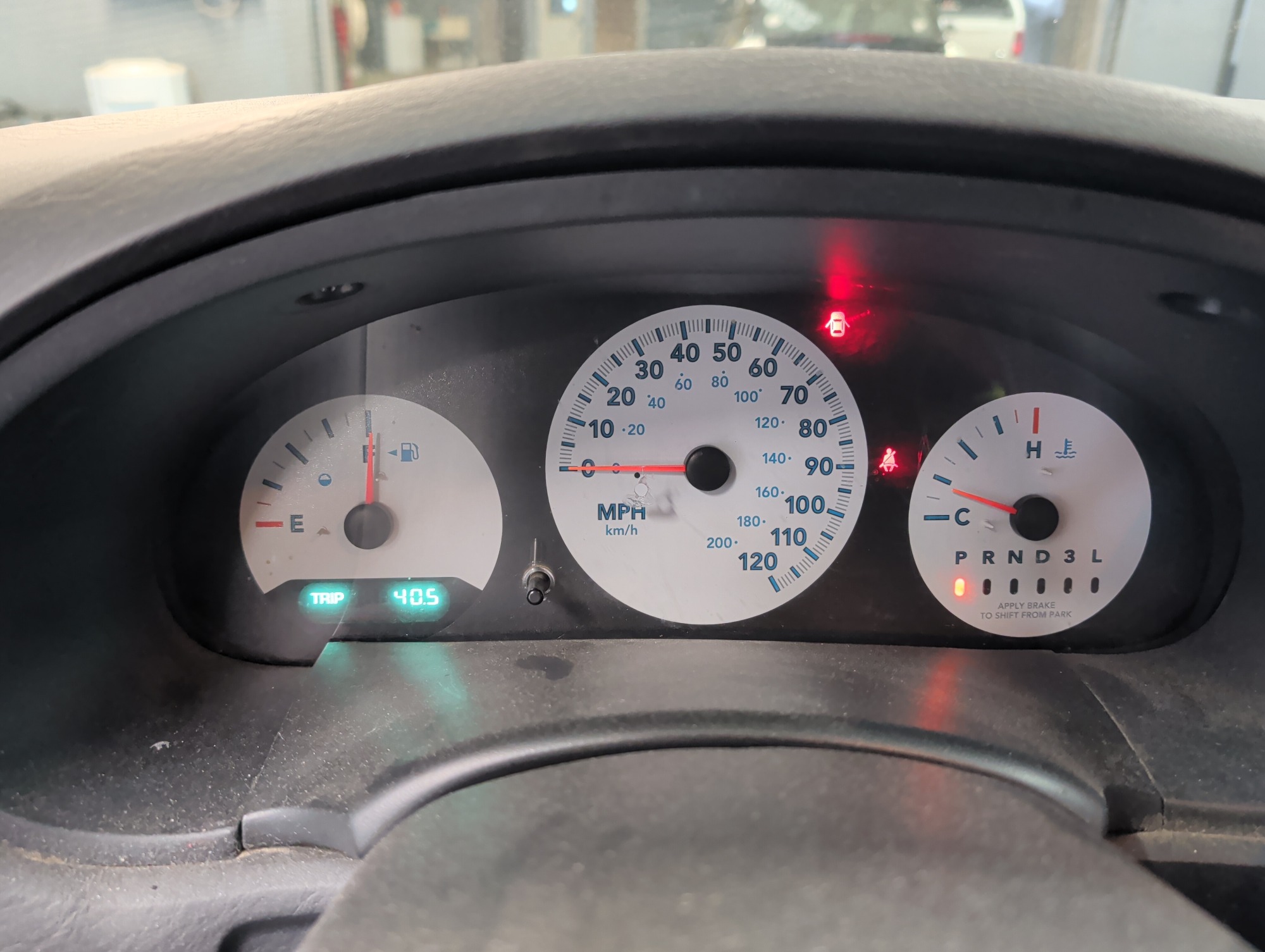 2005 chrysler town-&amp;-country lx with 164706 miles for sale near elk-river, minnesota 106323_43_gauge_cluster.jpg