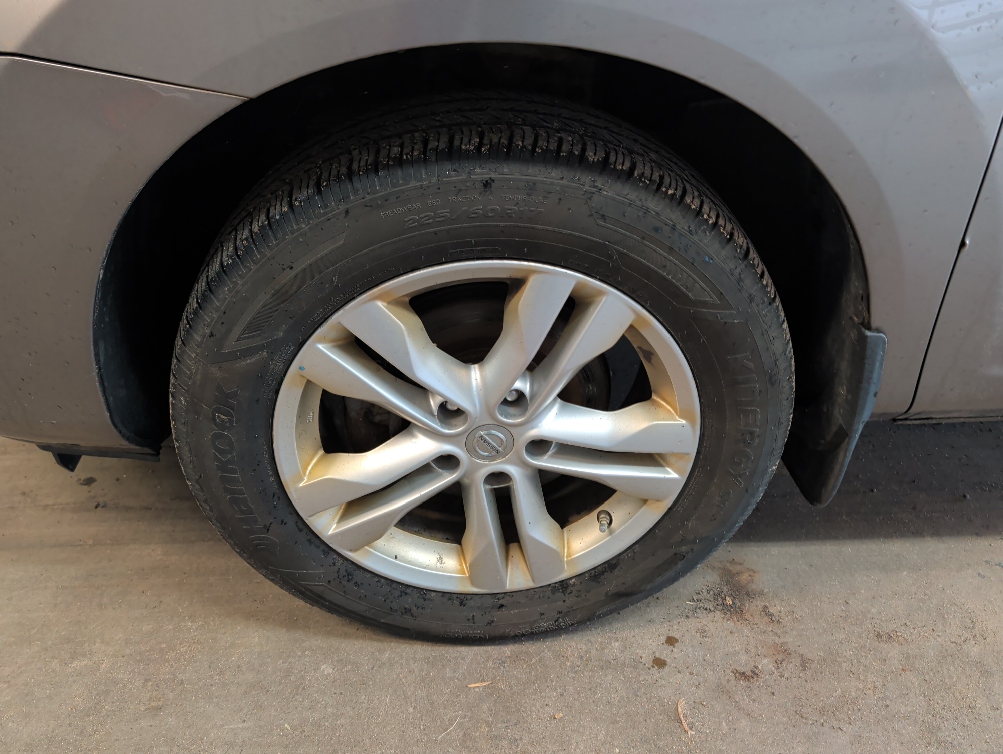 2013 nissan rogue s-2wd with 204423 miles for sale near elk-river, minnesota 106324_12_drv_front_wheel.jpg