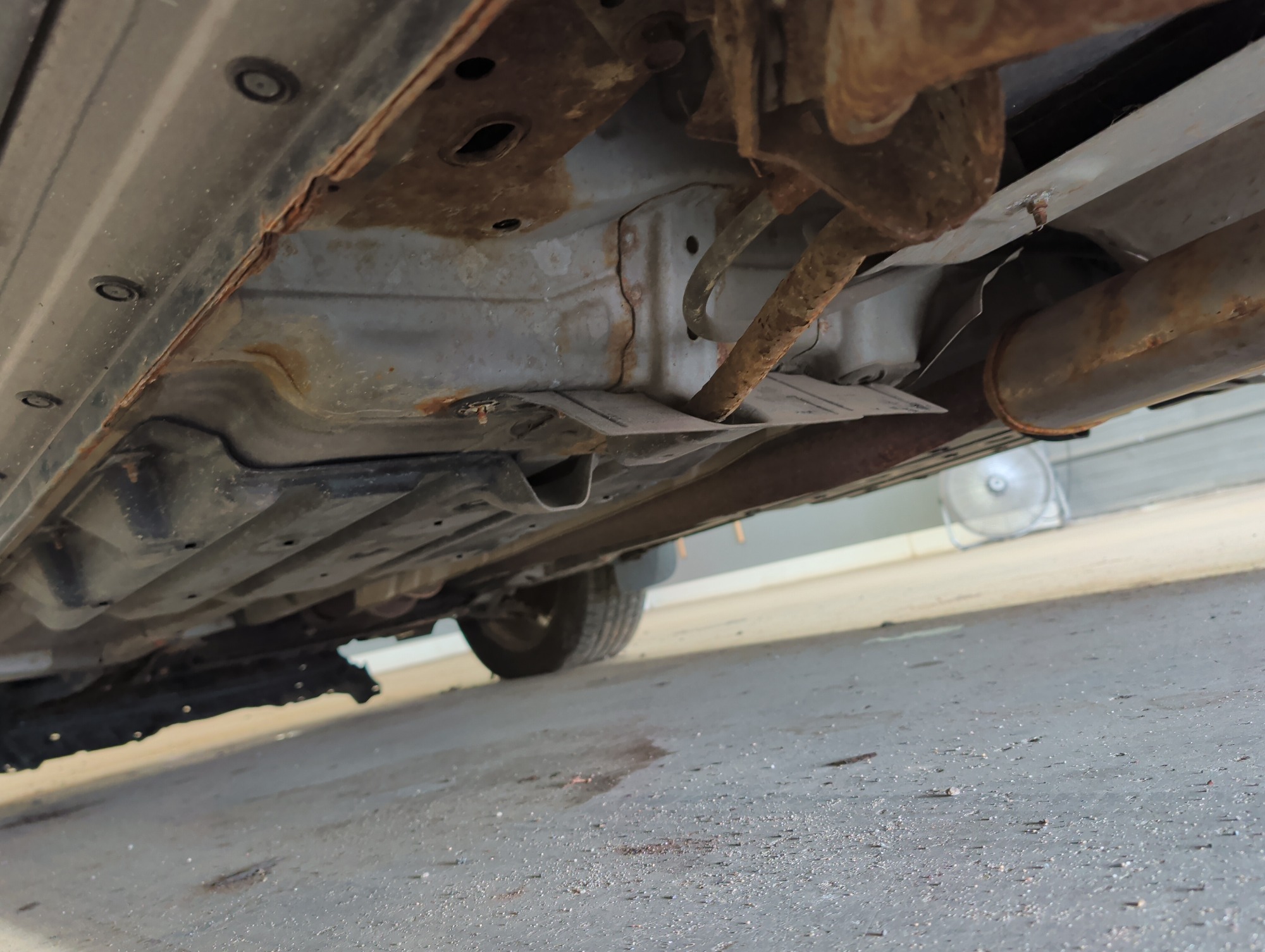 2013 nissan rogue s-2wd with 204423 miles for sale near elk-river, minnesota 106324_18_undercar_rear_drv.jpg