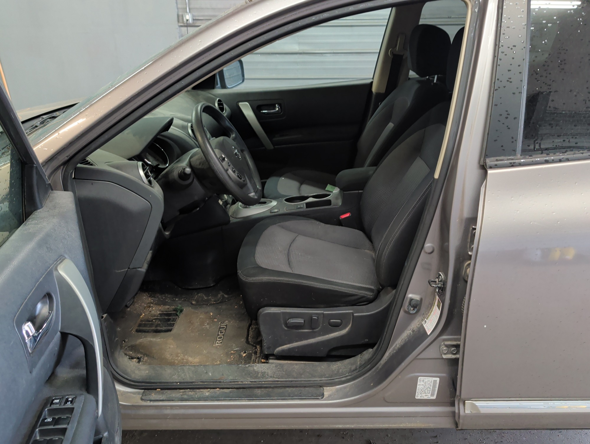 2013 nissan rogue s-2wd with 204423 miles for sale near elk-river, minnesota 106324_22_driver_seat.jpg