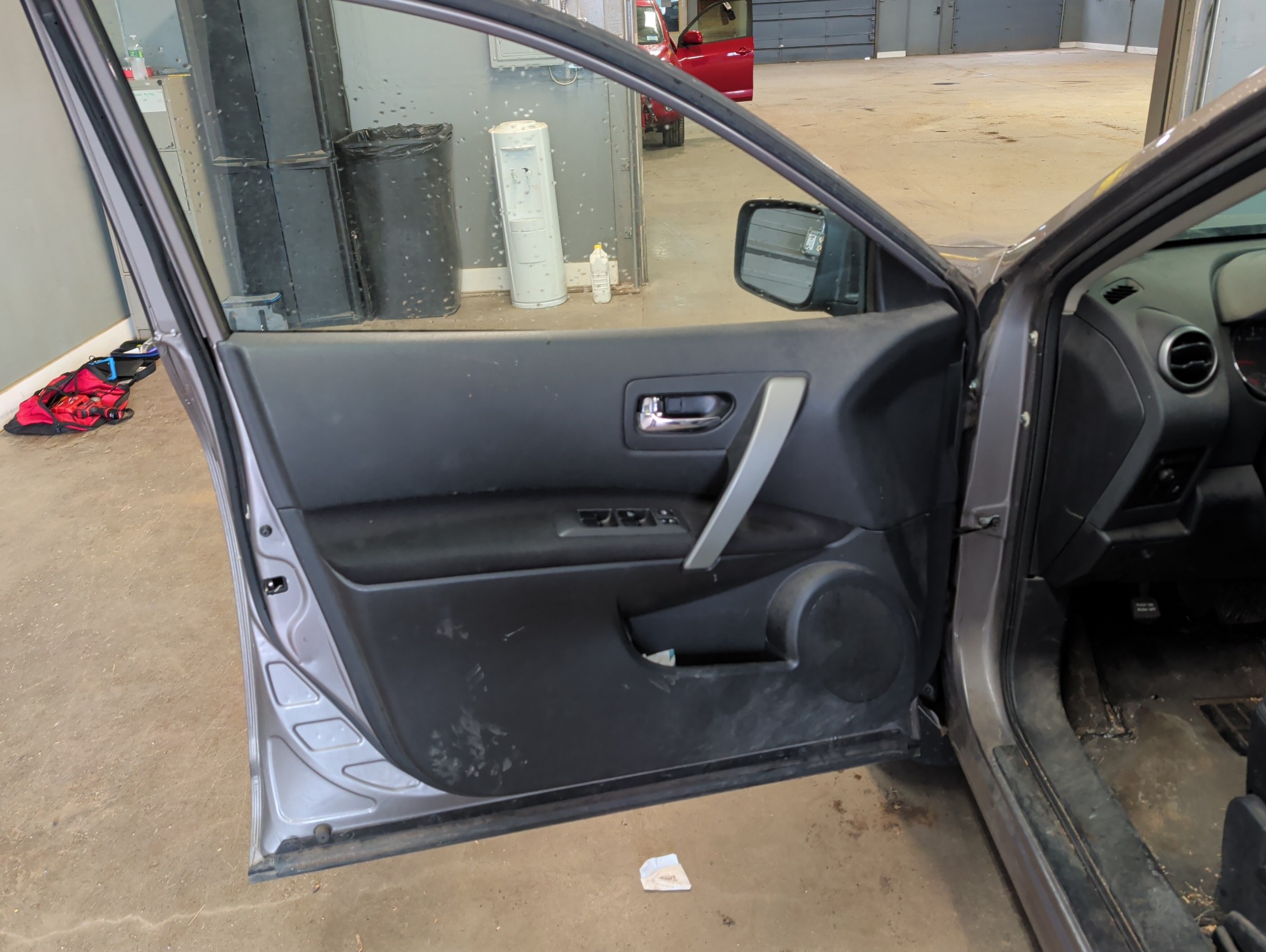 2013 nissan rogue s-2wd with 204423 miles for sale near elk-river, minnesota 106324_23_driver_door_panel.jpg