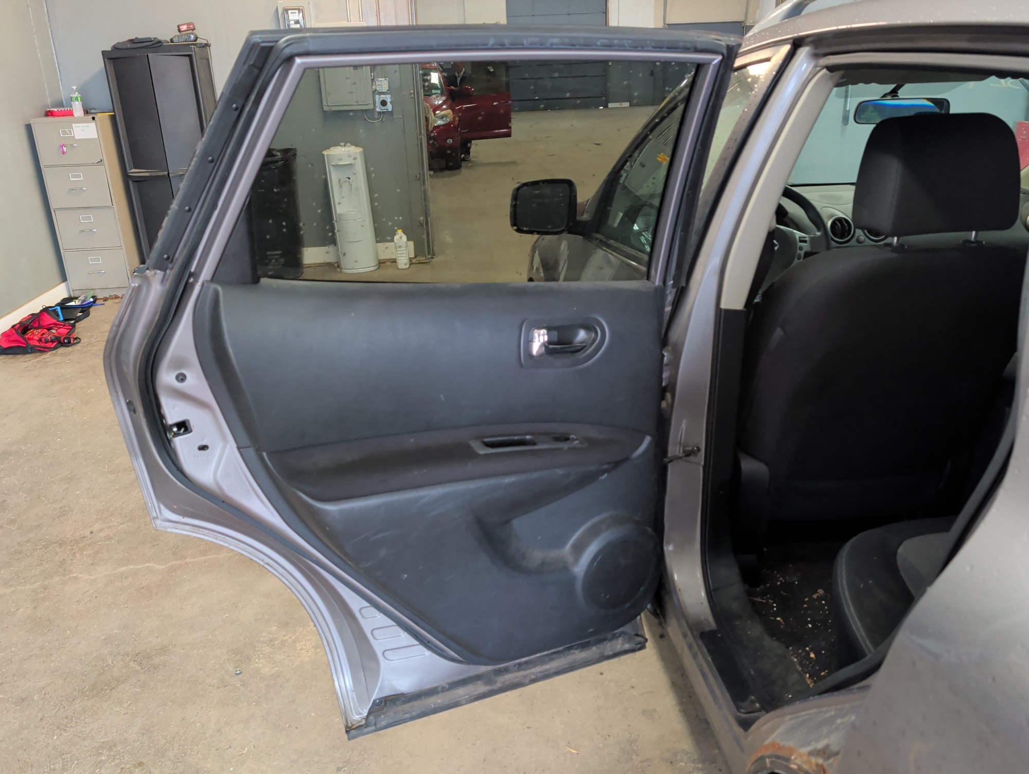 2013 nissan rogue s-2wd with 204423 miles for sale near elk-river, minnesota 106324_25_drv_rear_door_panel.jpg