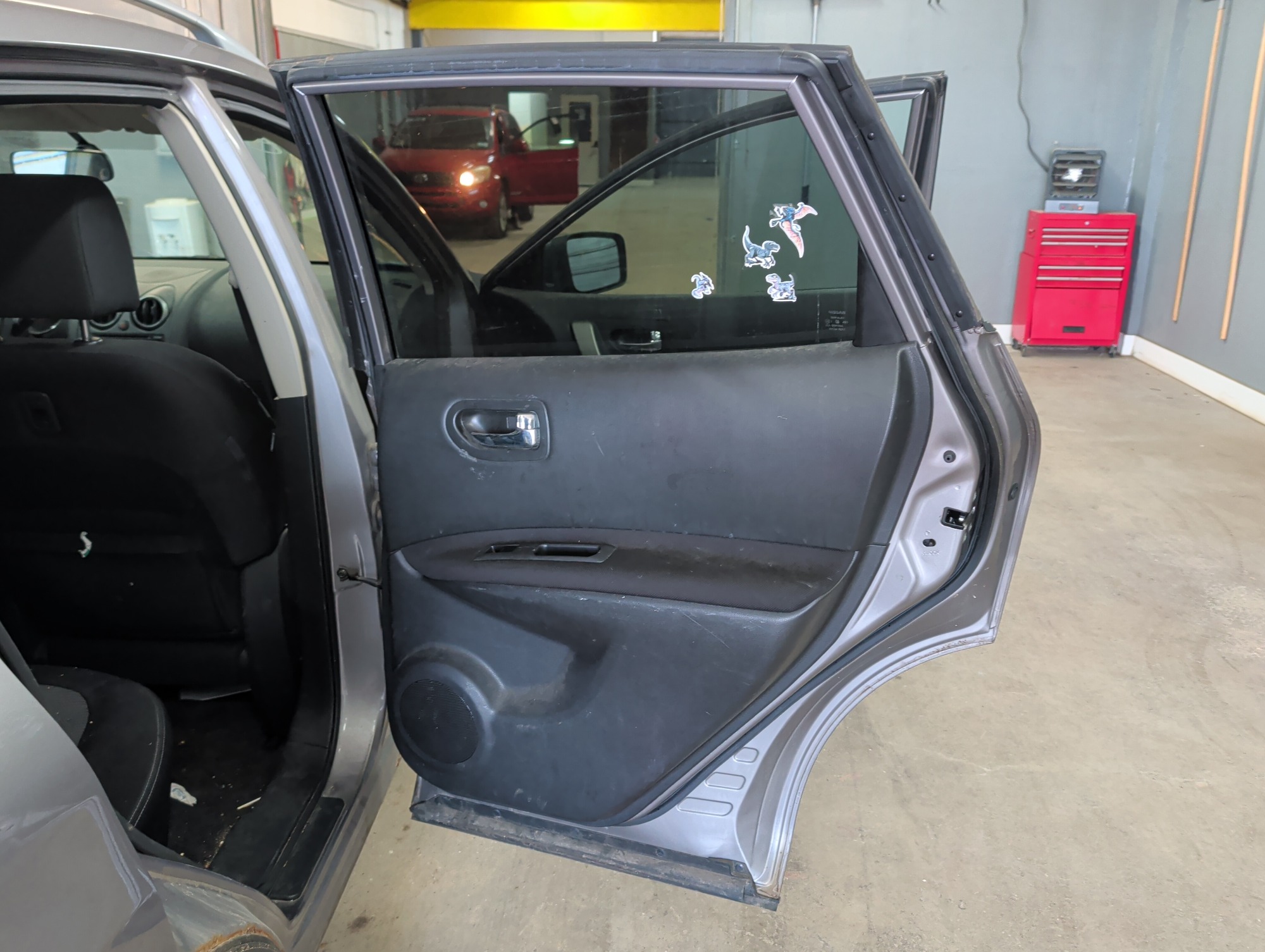 2013 nissan rogue s-2wd with 204423 miles for sale near elk-river, minnesota 106324_30_pass_rear_door_panel.jpg