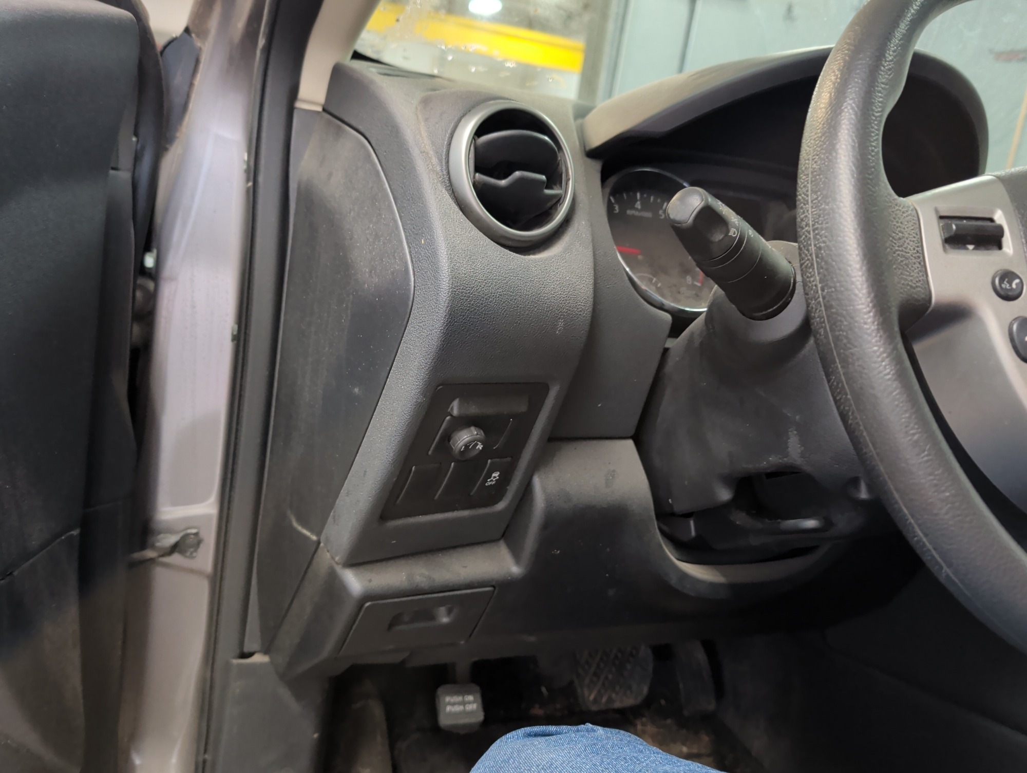 2013 nissan rogue s-2wd with 204423 miles for sale near elk-river, minnesota 106324_37_left_of_steering_wheel.jpg