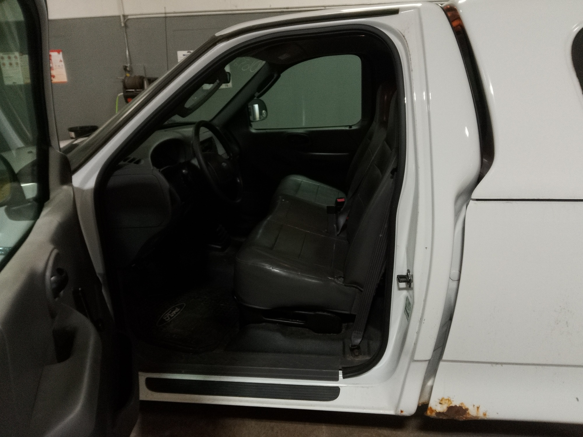 2003 ford f-150 xl-2wd with 106011 miles for sale near elk-river, minnesota 106328_22_driver_seat.jpg