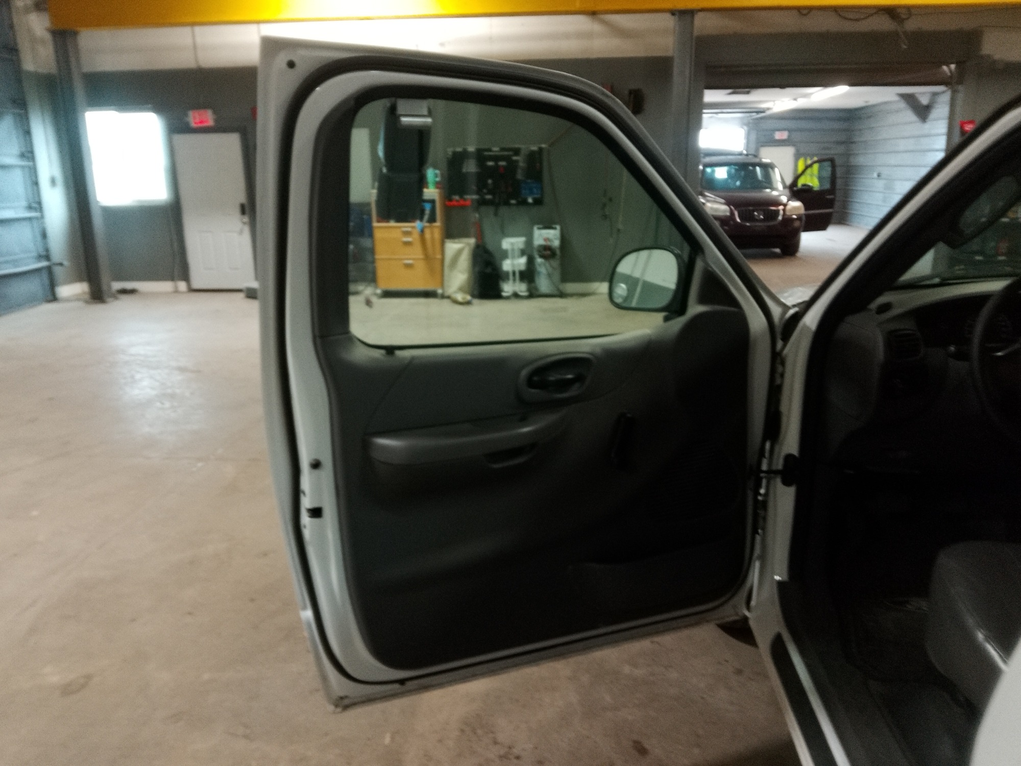 2003 ford f-150 xl-2wd with 106011 miles for sale near elk-river, minnesota 106328_23_driver_door_panel.jpg